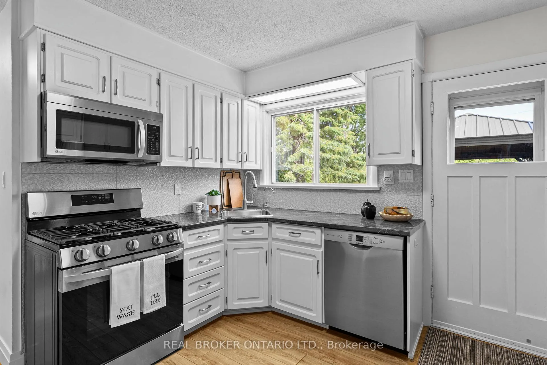 Photo 10 of 13 Borland Street W, Orillia — HOMEH