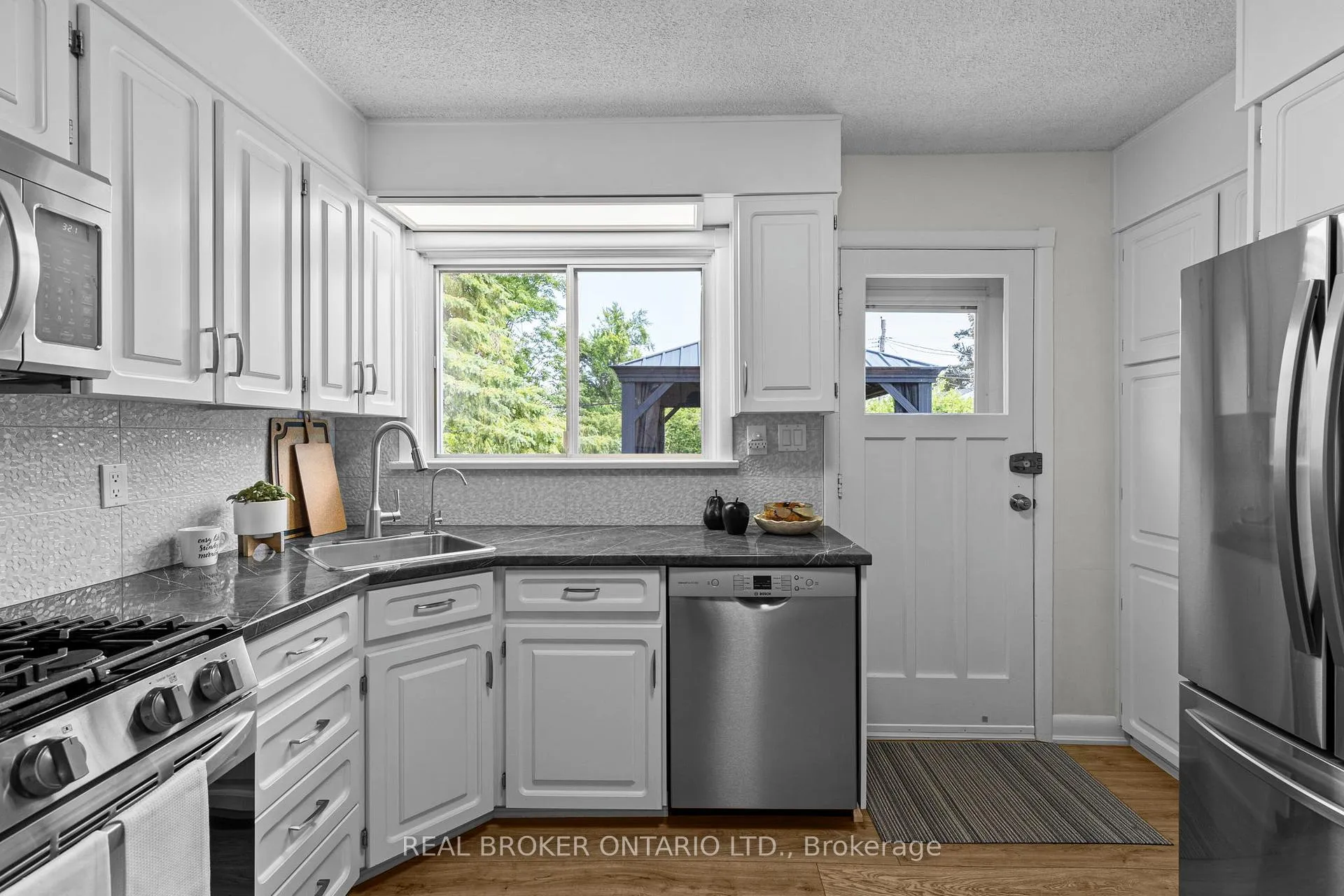 Photo 11 of 13 Borland Street W, Orillia — HOMEH