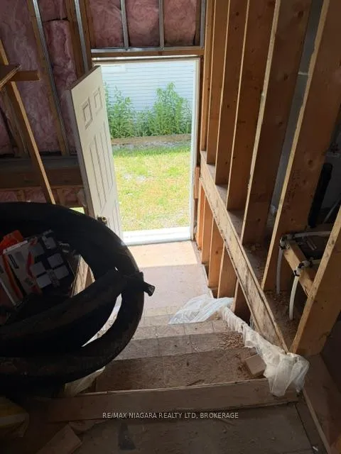Photo 9 of 178 Pelham Road, St. Catharines, Western Hill — HOMEH
