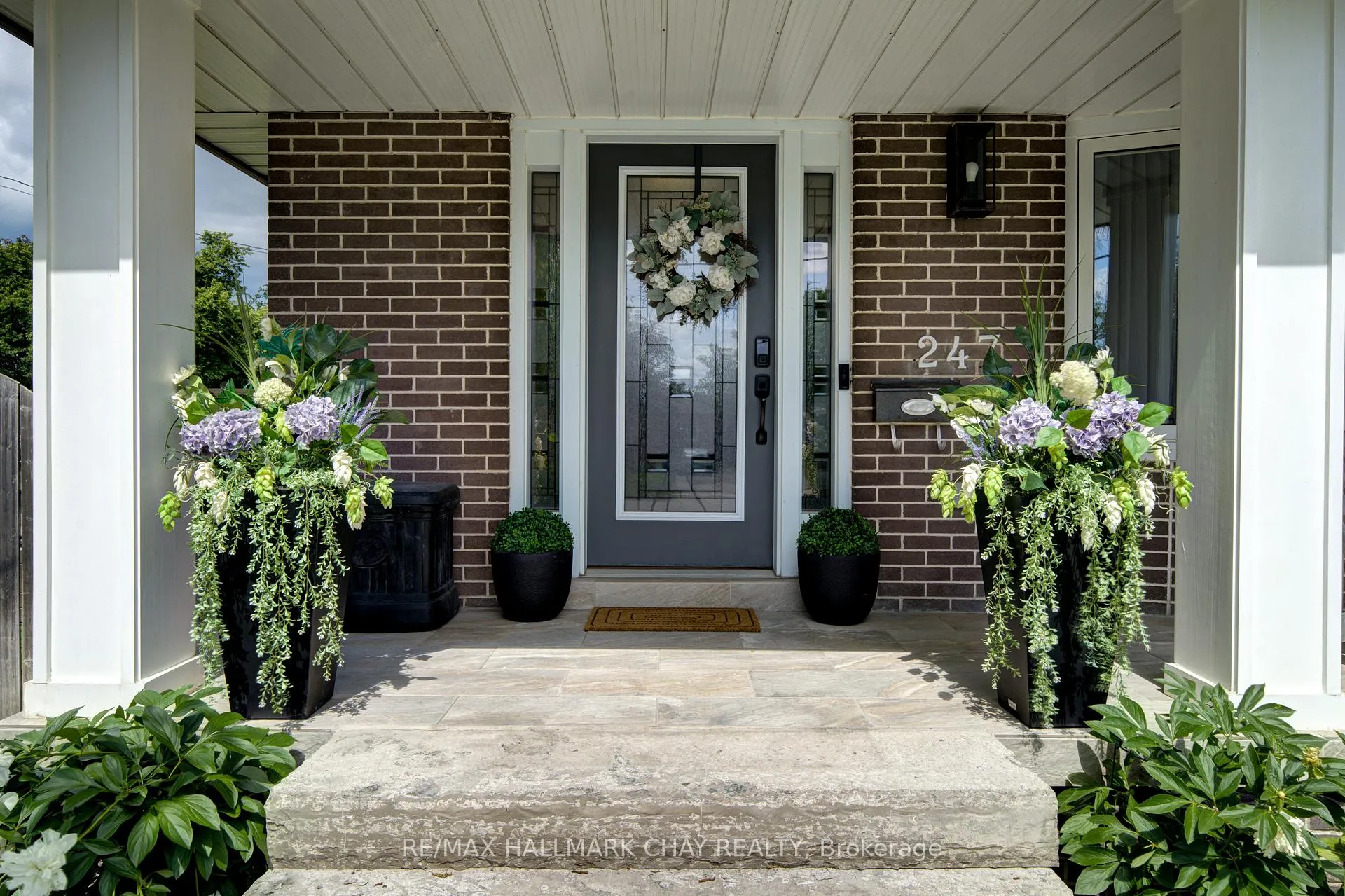 Photo 3 of 247 St. Vincent Street, Barrie, Wellington — HOMEH