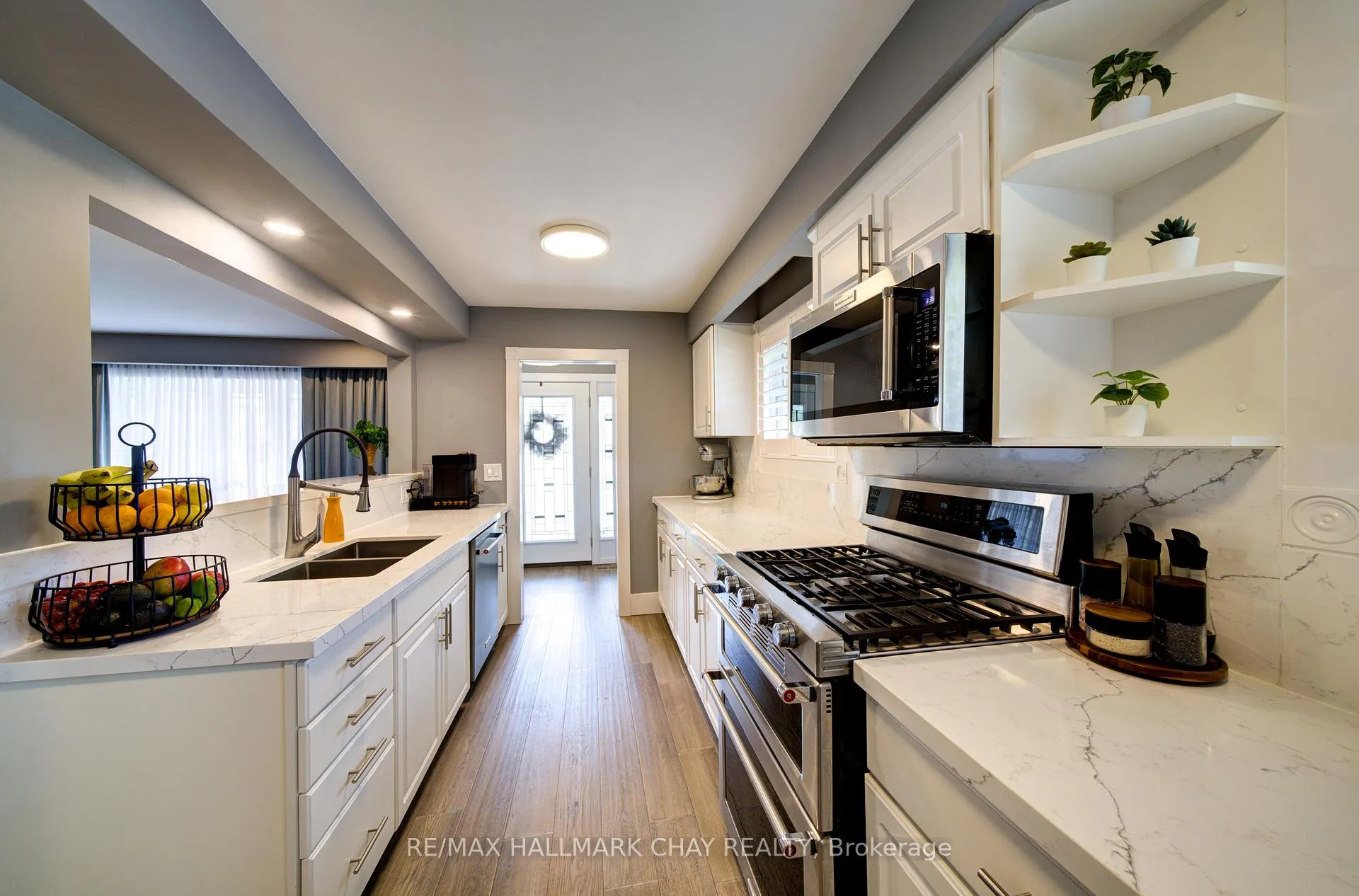 Photo 8 of 247 St. Vincent Street, Barrie, Wellington — HOMEH