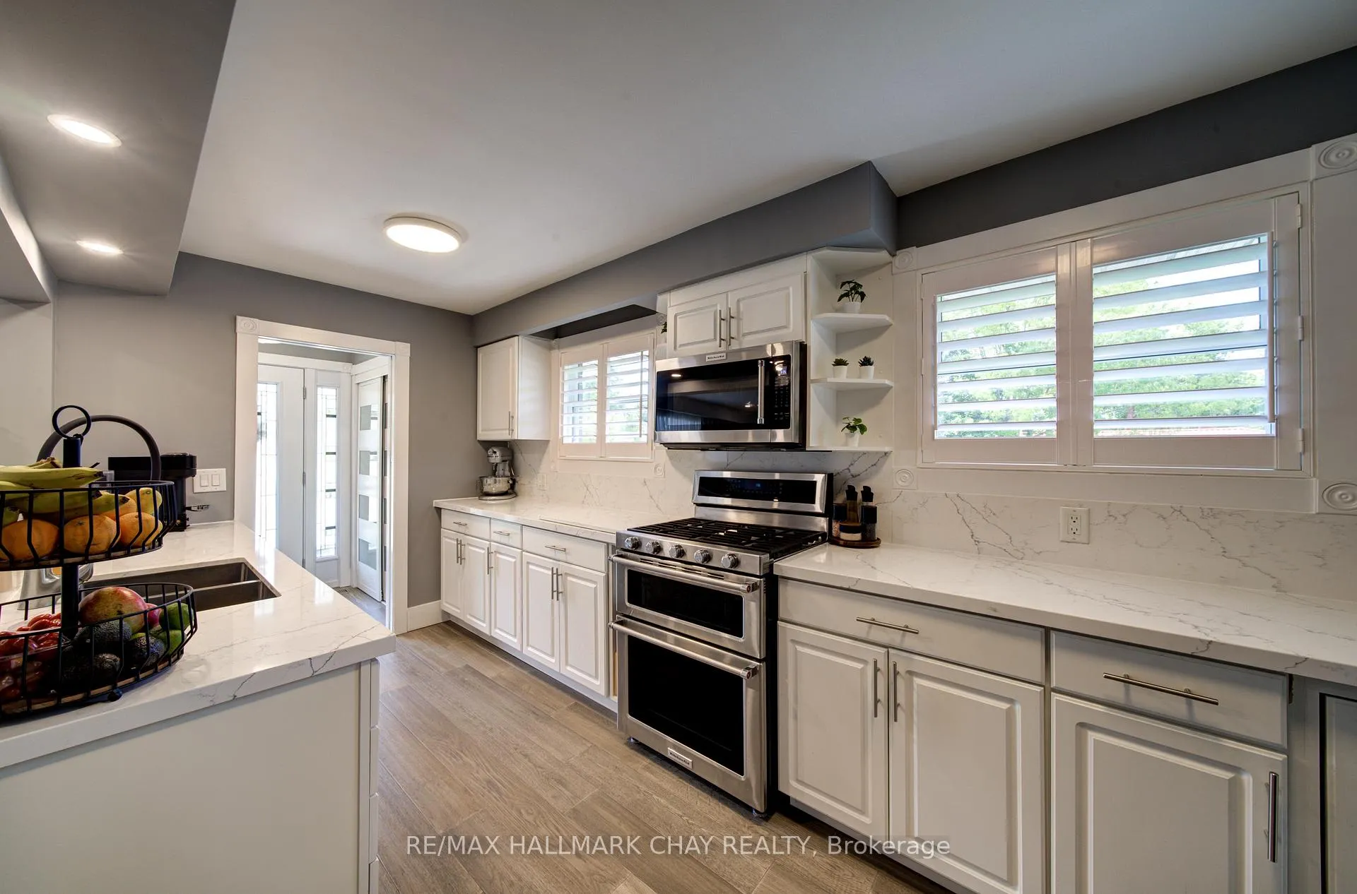 Photo 9 of 247 St. Vincent Street, Barrie, Wellington — HOMEH