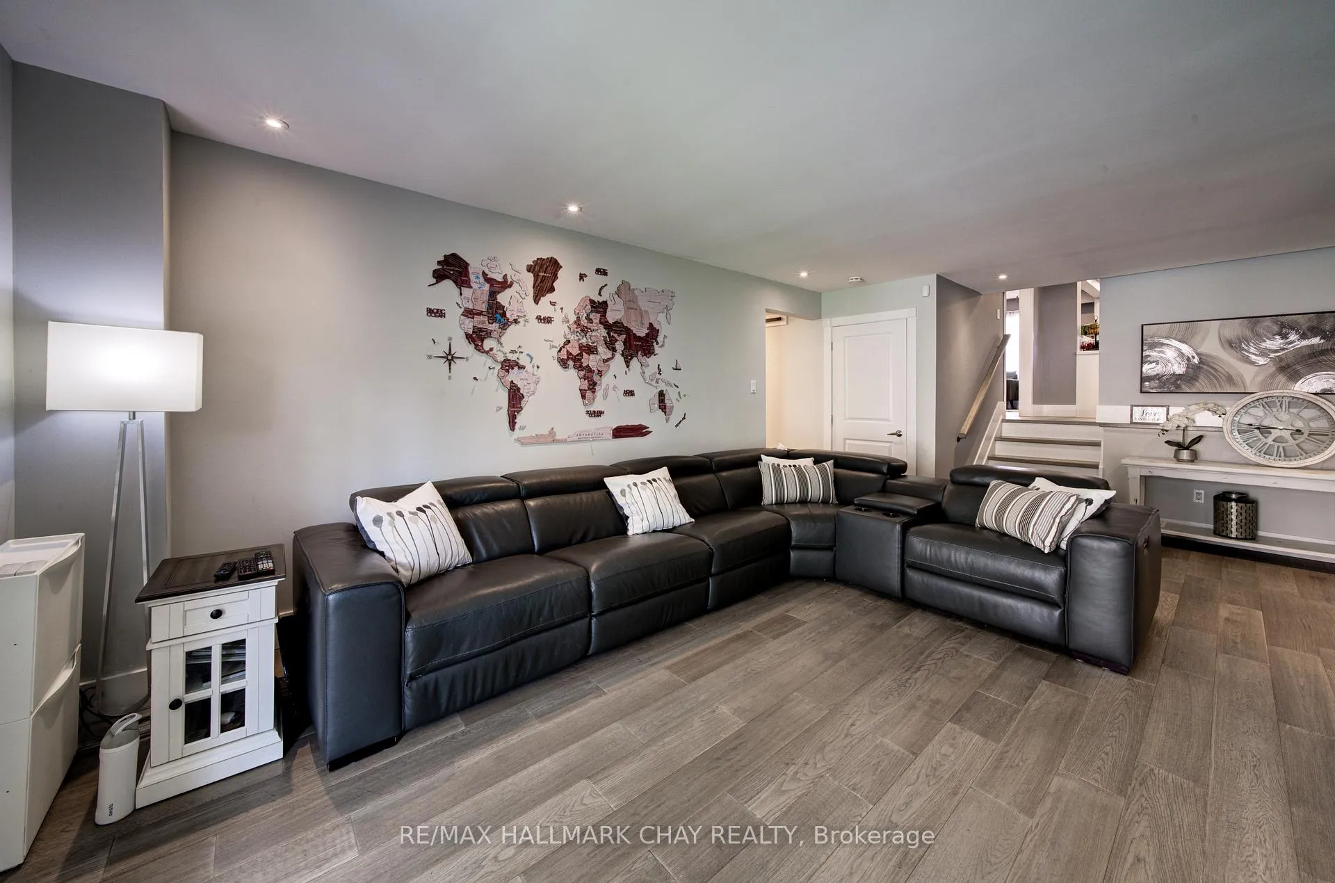 Photo 11 of 247 St. Vincent Street, Barrie, Wellington — HOMEH