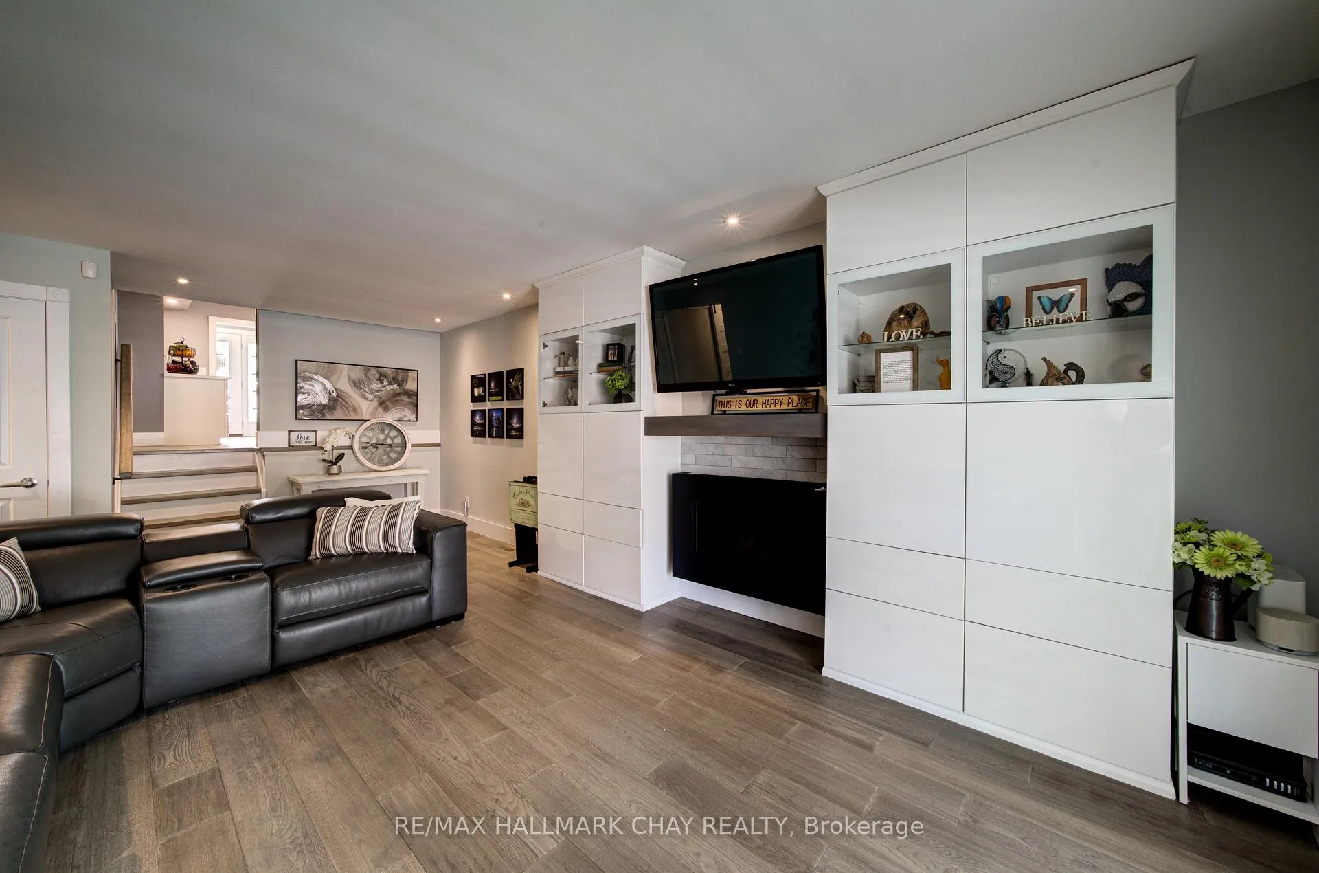 Photo 12 of 247 St. Vincent Street, Barrie, Wellington — HOMEH