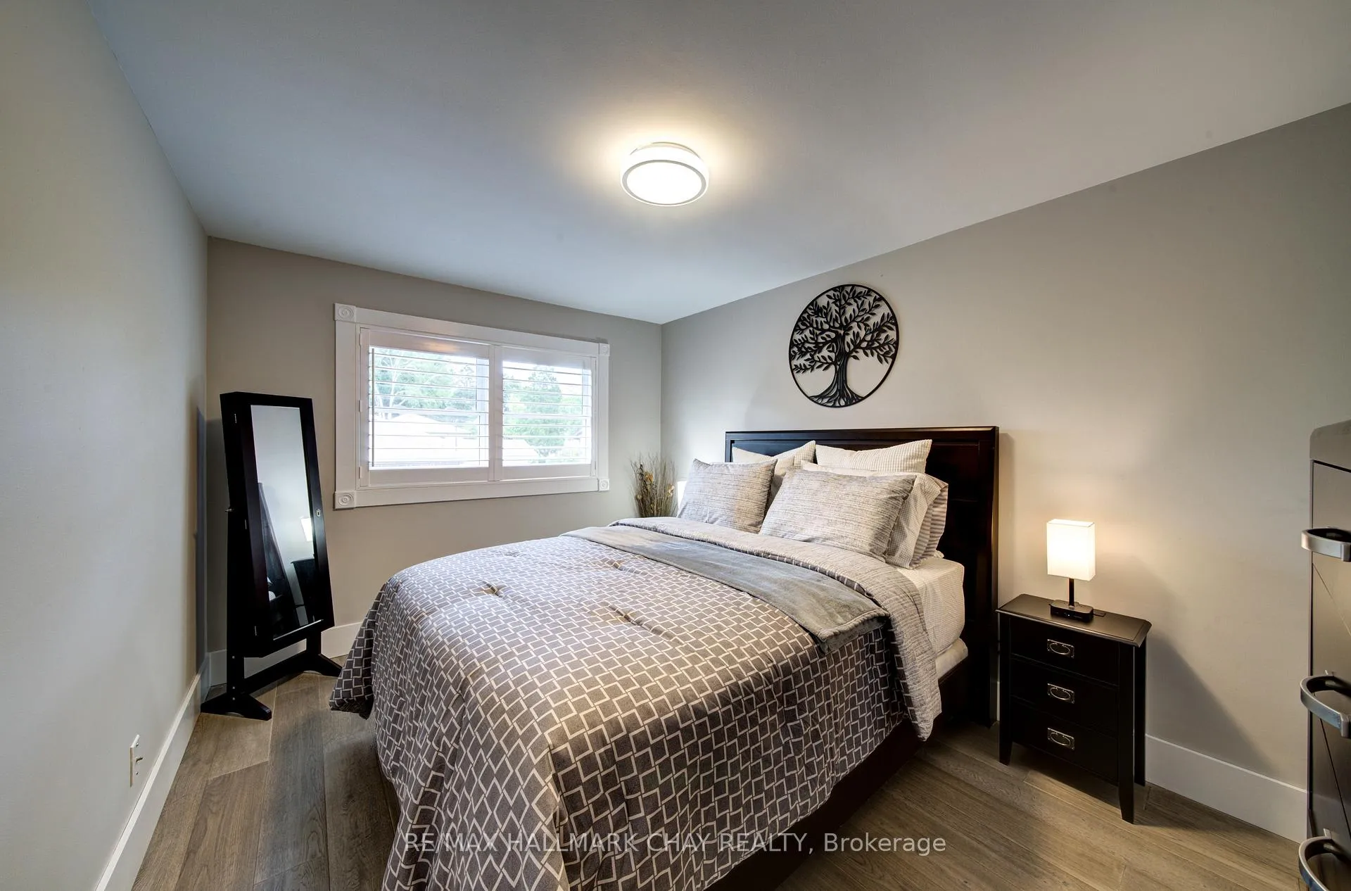 Photo 15 of 247 St. Vincent Street, Barrie, Wellington — HOMEH