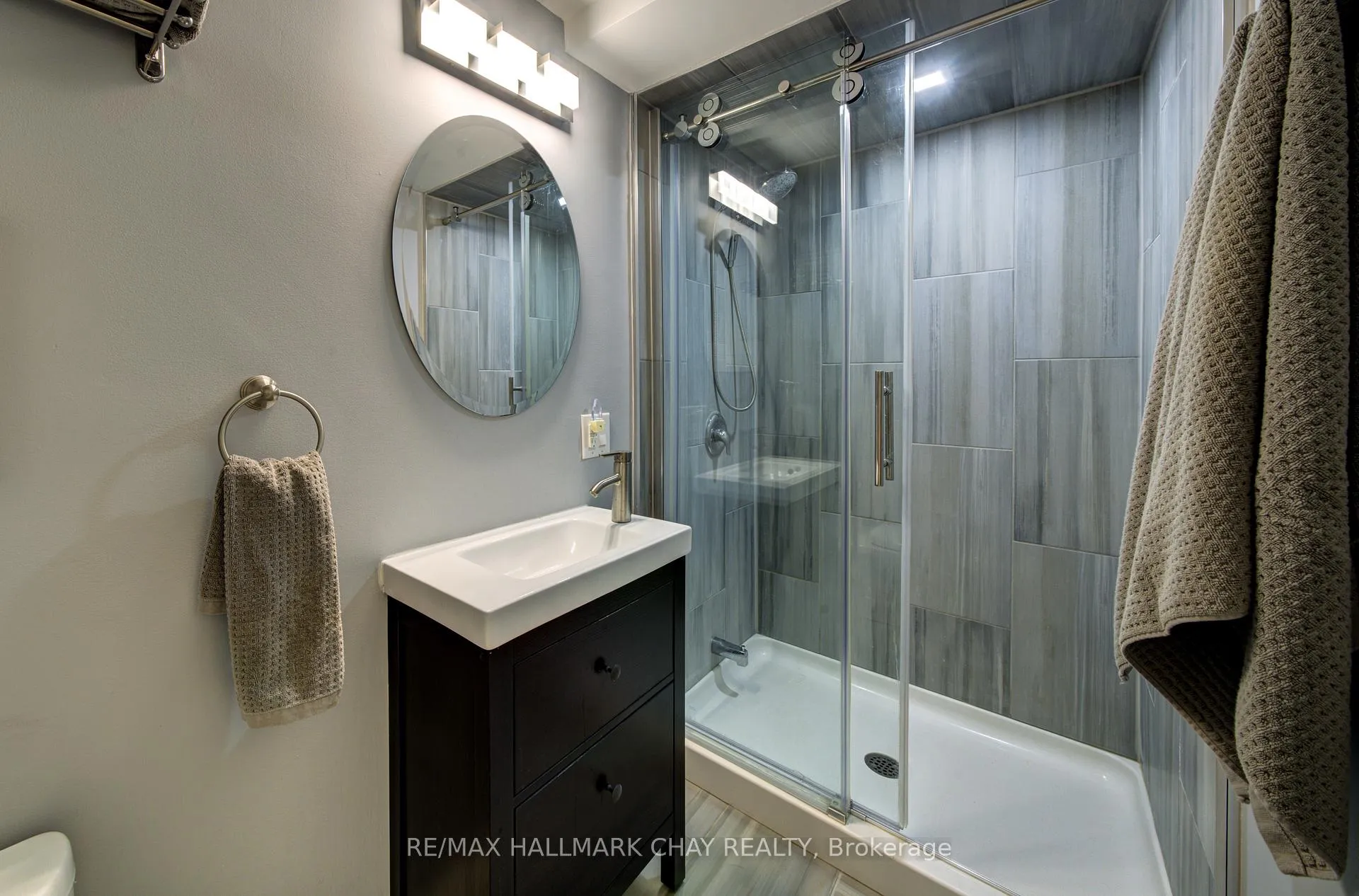 Photo 19 of 247 St. Vincent Street, Barrie, Wellington — HOMEH