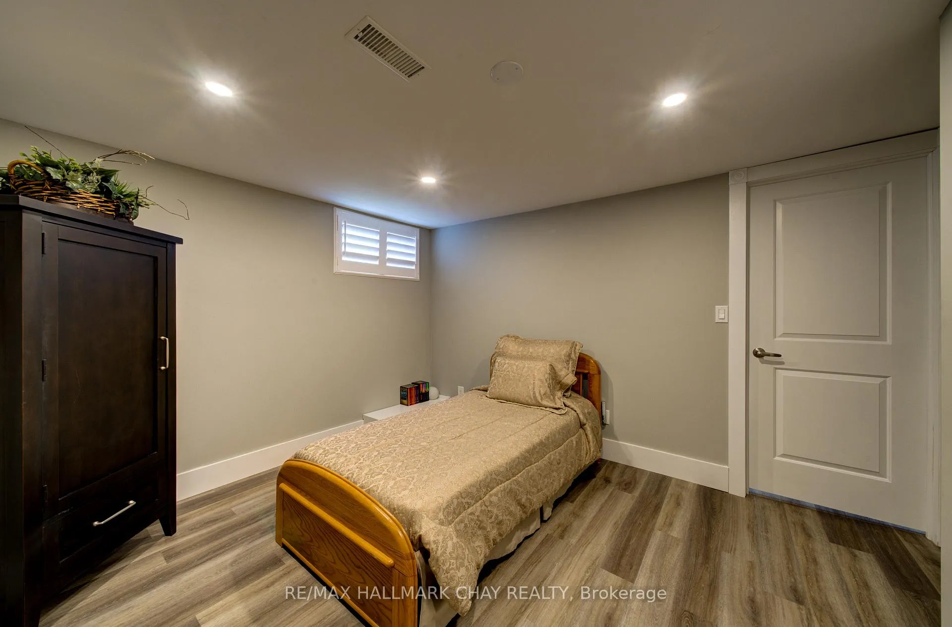 Photo 20 of 247 St. Vincent Street, Barrie, Wellington — HOMEH