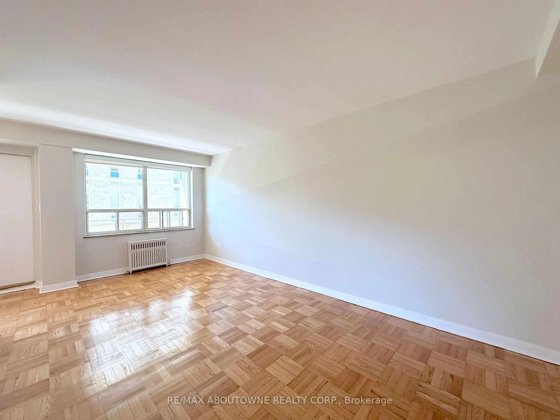 Photo 3 of Unit 506, 565 Avenue Road, Toronto, Yonge-St. Clair — HOMEH