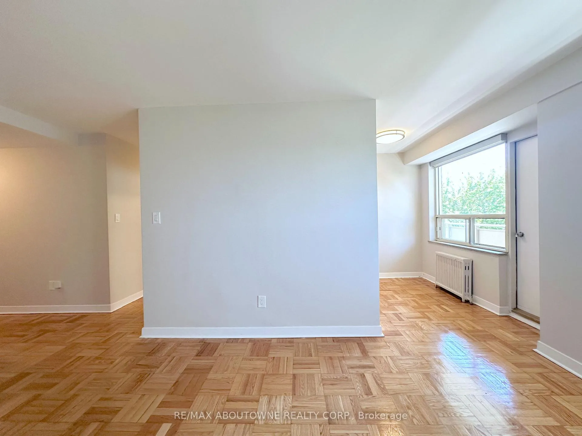 Photo 4 of Unit 506, 565 Avenue Road, Toronto, Yonge-St. Clair — HOMEH