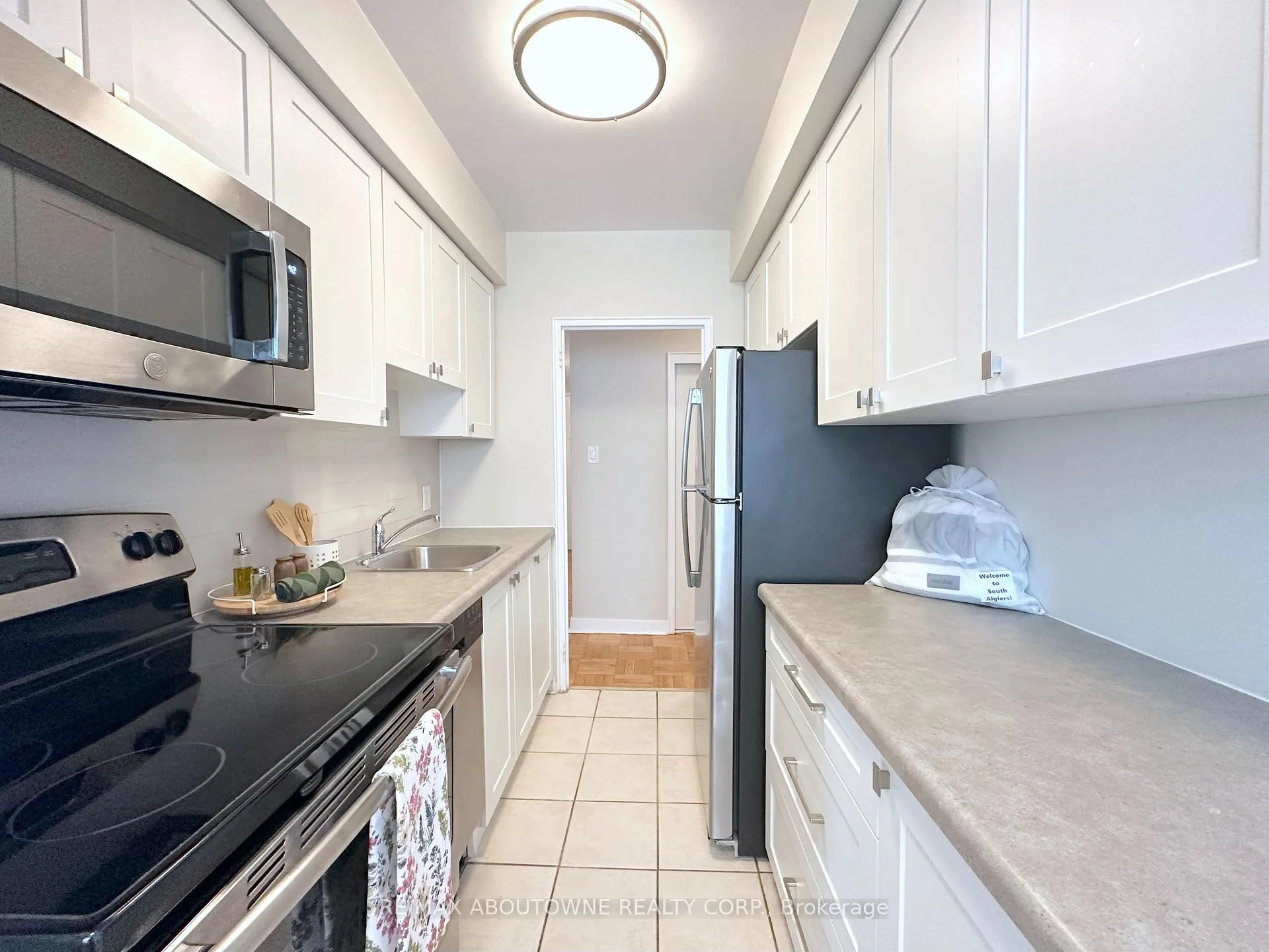 Photo 6 of Unit 506, 565 Avenue Road, Toronto, Yonge-St. Clair — HOMEH