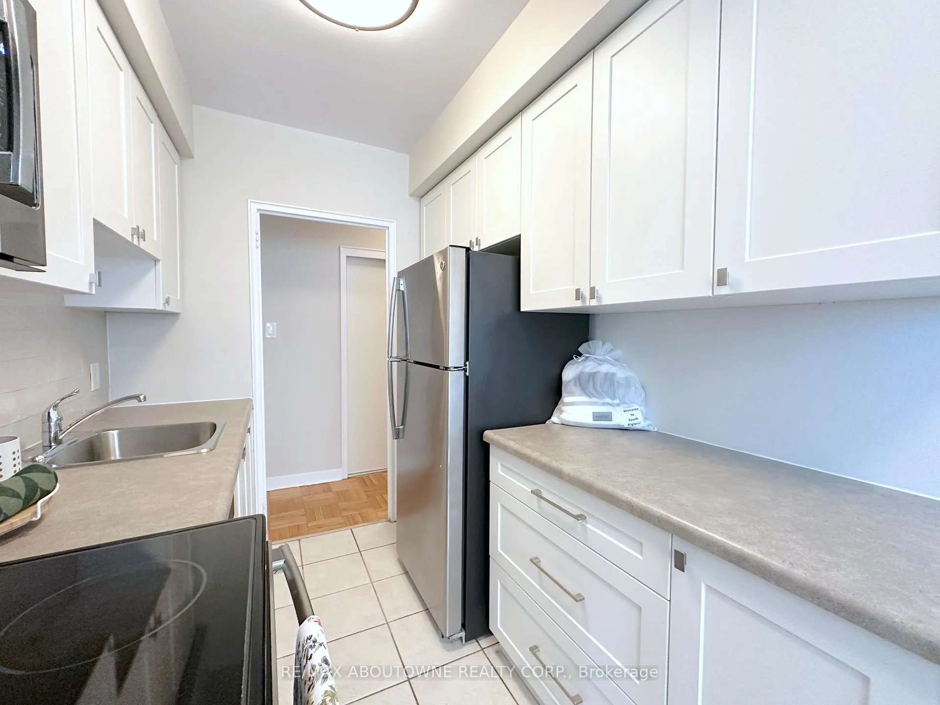 Photo 7 of Unit 506, 565 Avenue Road, Toronto, Yonge-St. Clair — HOMEH