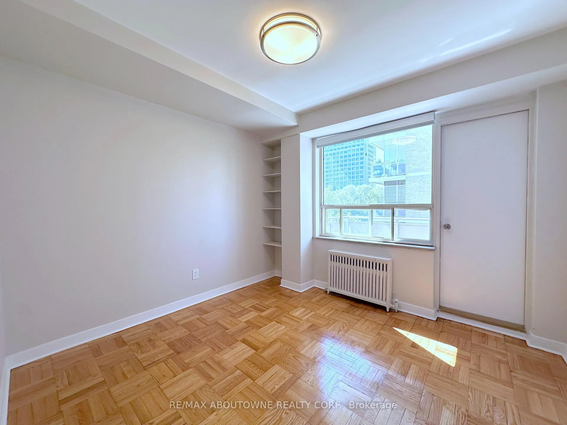 Photo 9 of Unit 506, 565 Avenue Road, Toronto, Yonge-St. Clair — HOMEH
