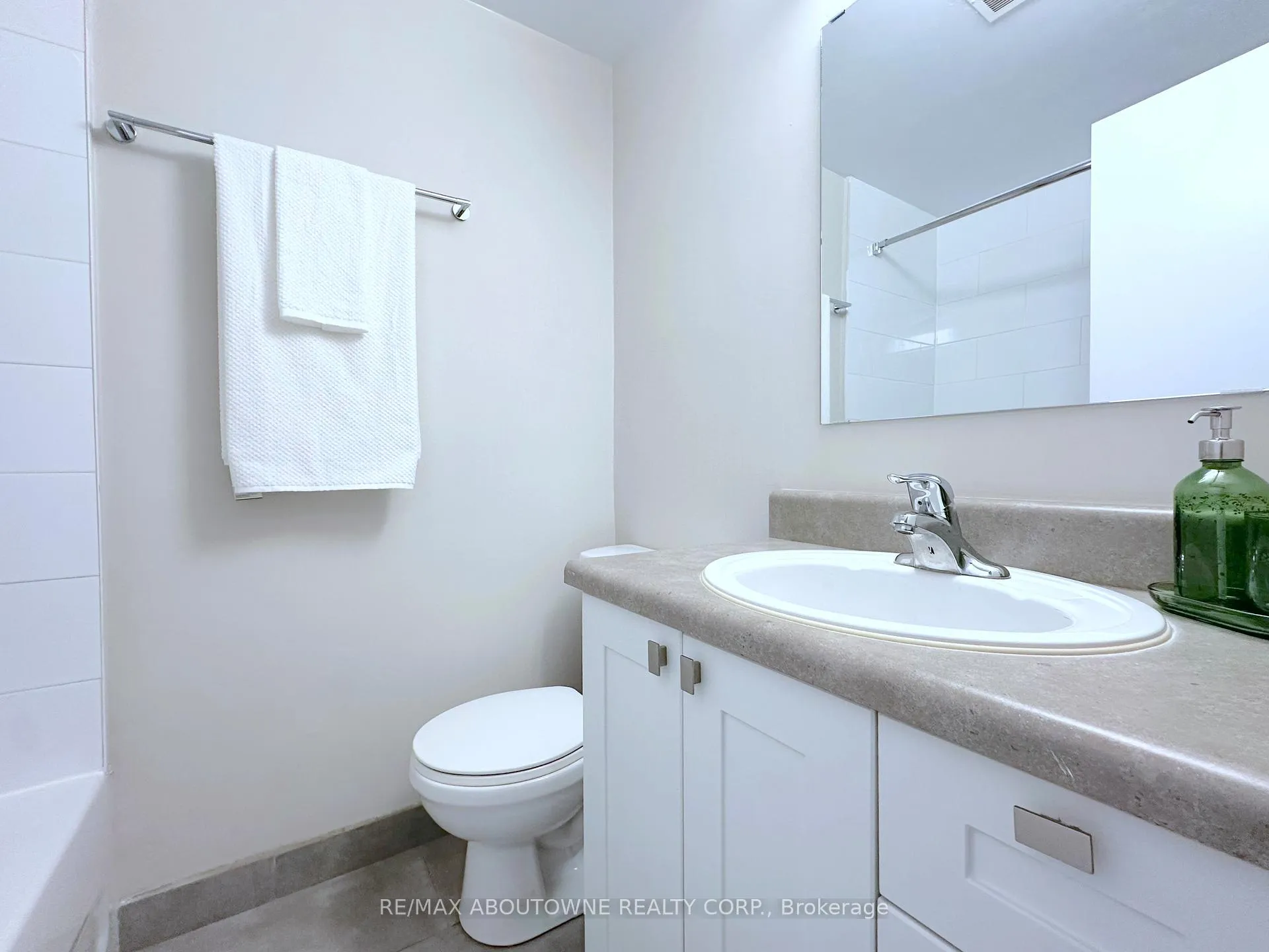 Photo 11 of Unit 506, 565 Avenue Road, Toronto, Yonge-St. Clair — HOMEH