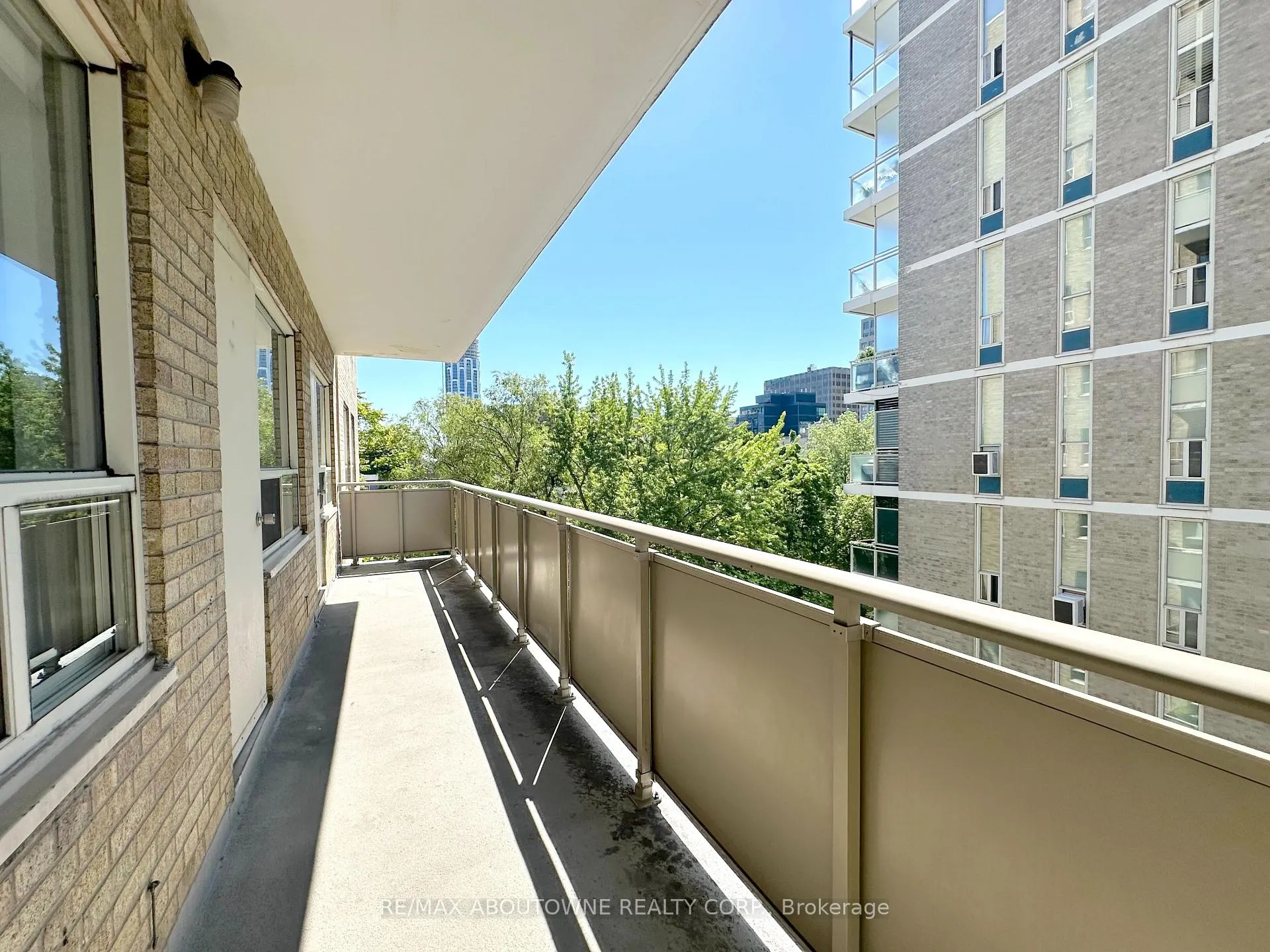 Photo 12 of Unit 506, 565 Avenue Road, Toronto, Yonge-St. Clair — HOMEH