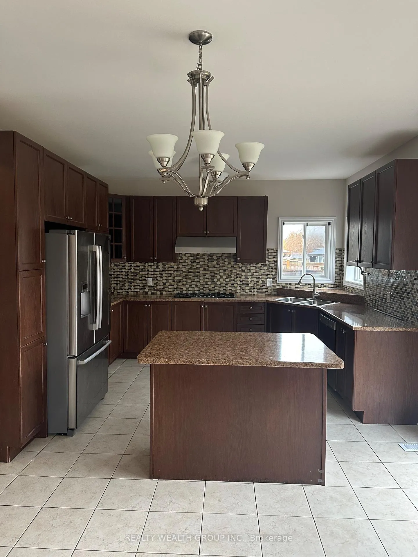 Photo 2 of 65 Versailles Crescent, Barrie, Innis-Shore — HOMEH