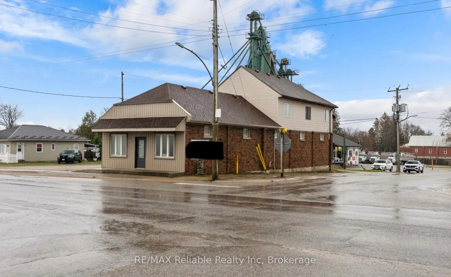 Photo 2 of 271 Main Street, Central Huron, Hullett — HOMEH