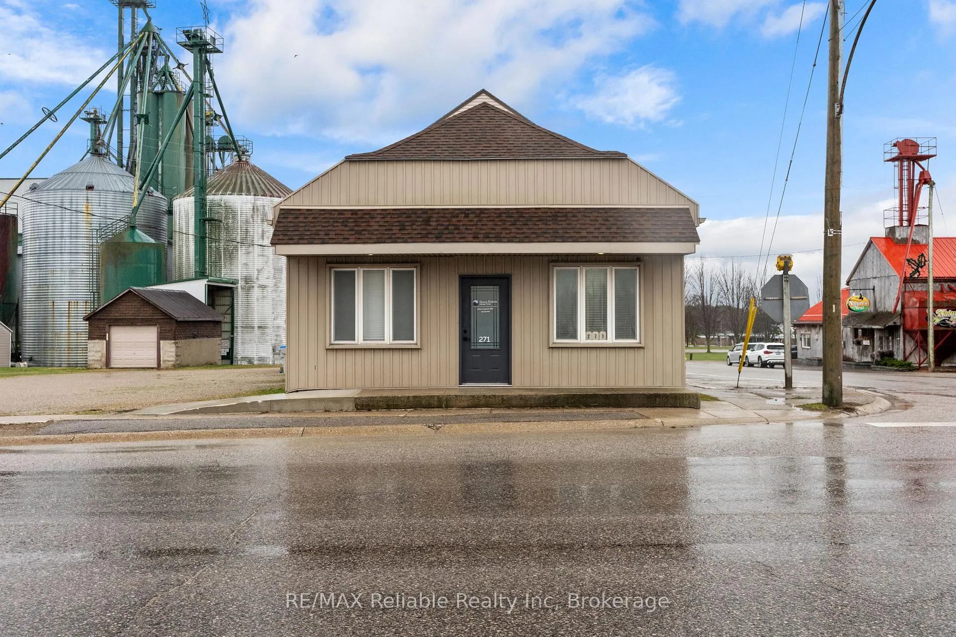 Photo 3 of 271 Main Street, Central Huron, Hullett — HOMEH