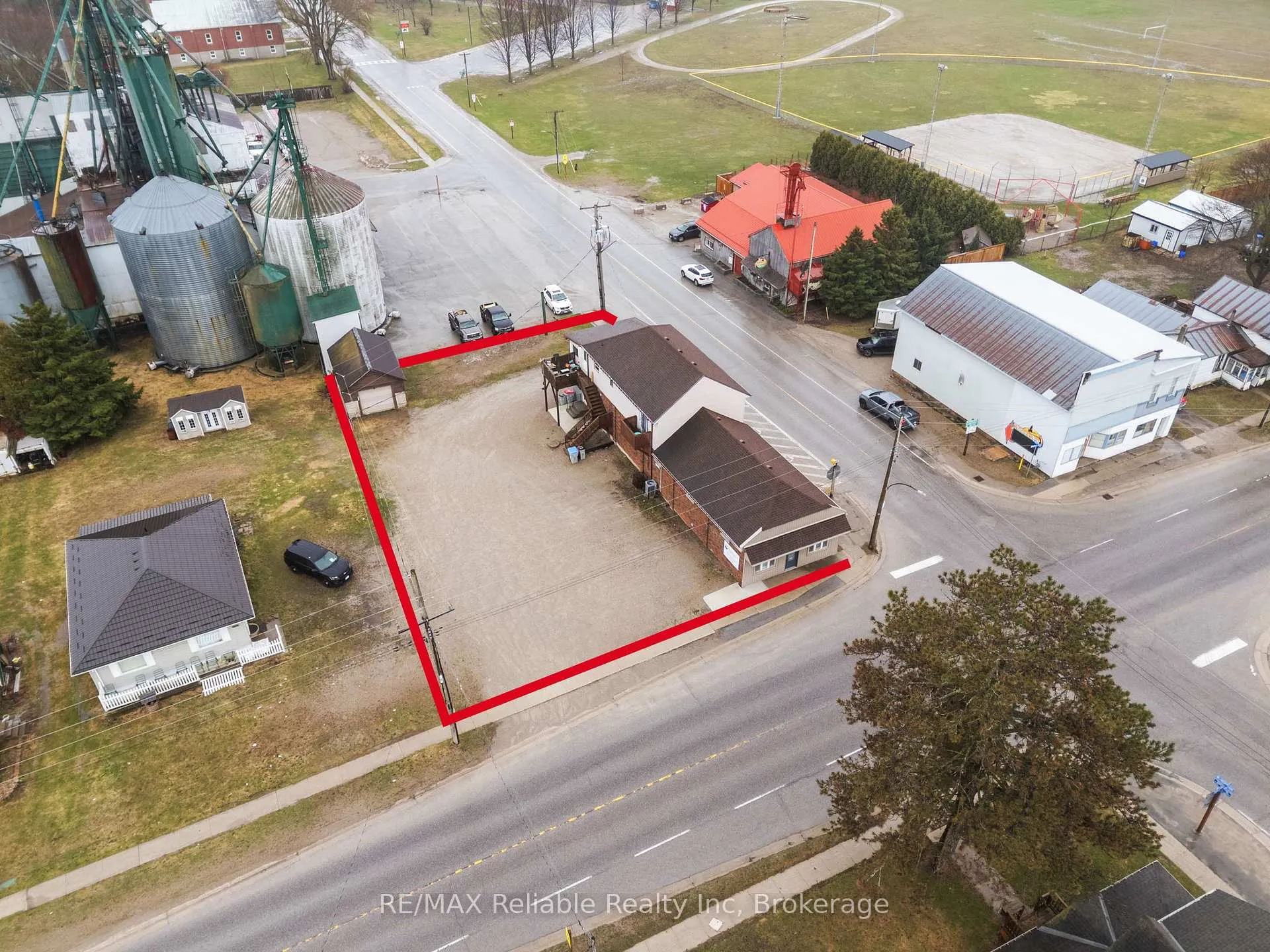 Photo 4 of 271 Main Street, Central Huron, Hullett — HOMEH