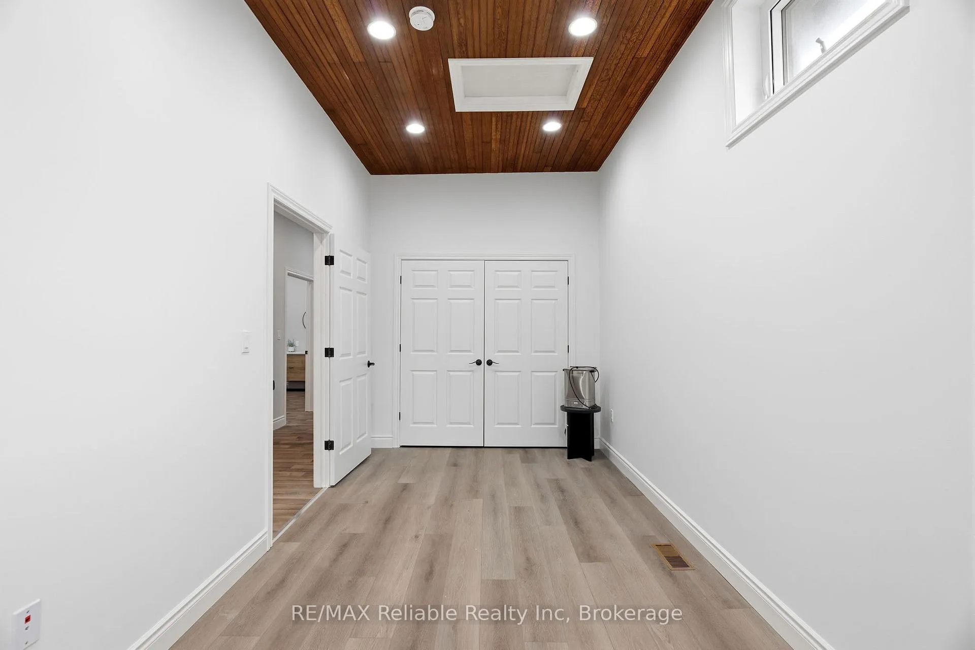Photo 5 of 271 Main Street, Central Huron, Hullett — HOMEH