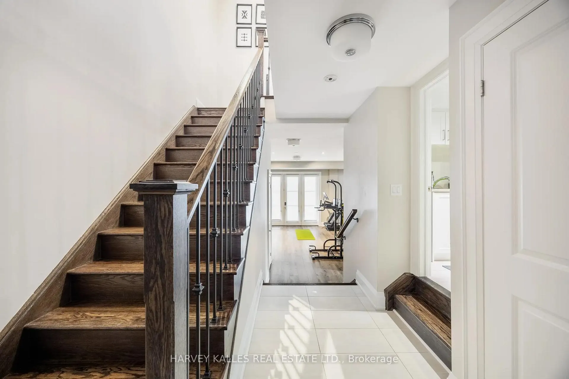 Photo 38 of 575 Fairlawn Avenue, Toronto, Bedford Park-Nortown — HOMEH