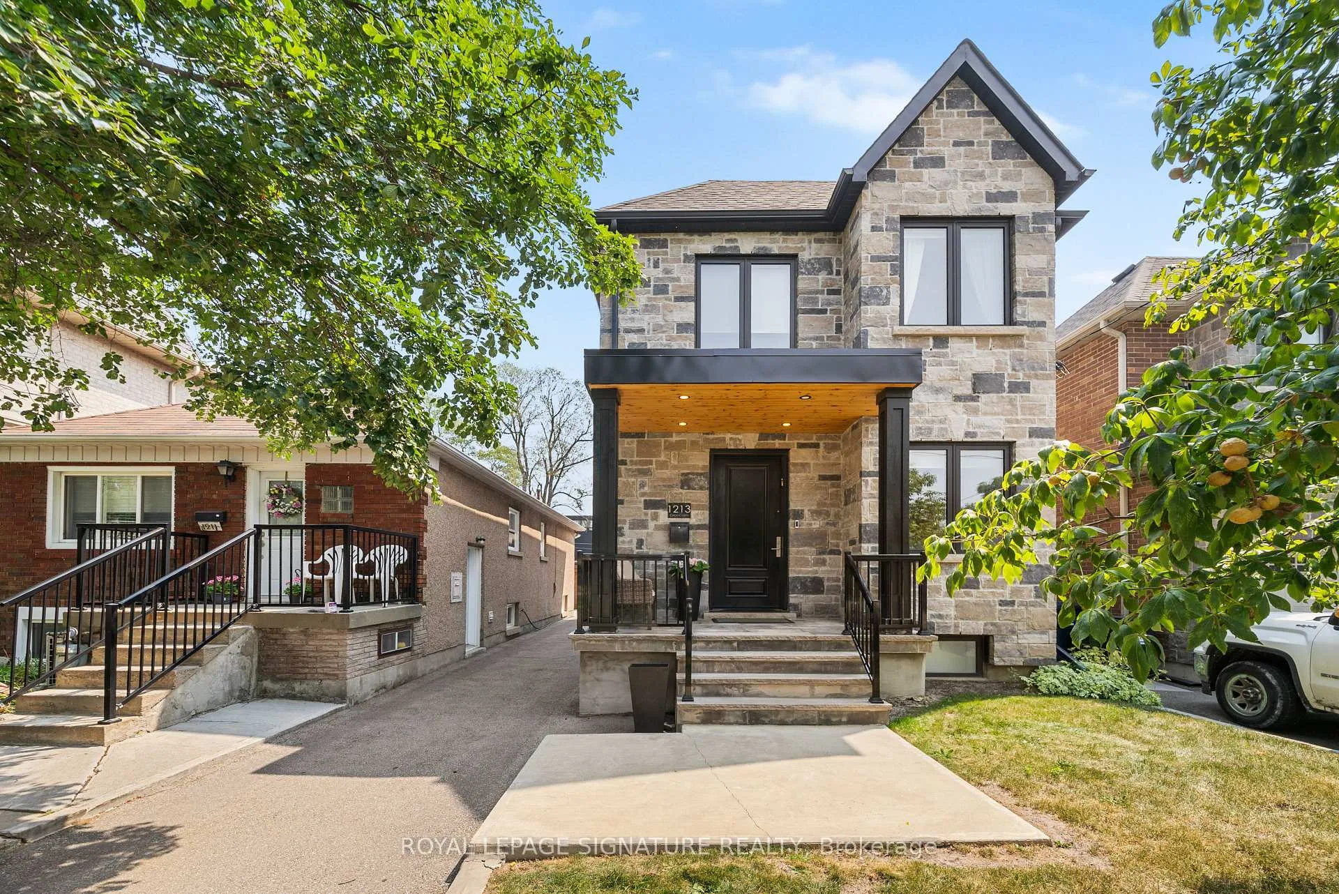 Front of 1213 Glencairn Avenue