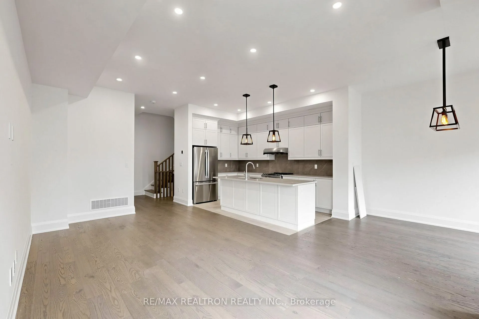 Photo 9 of 3320 Azam Way, Oakville, Glenorchy — HOMEH