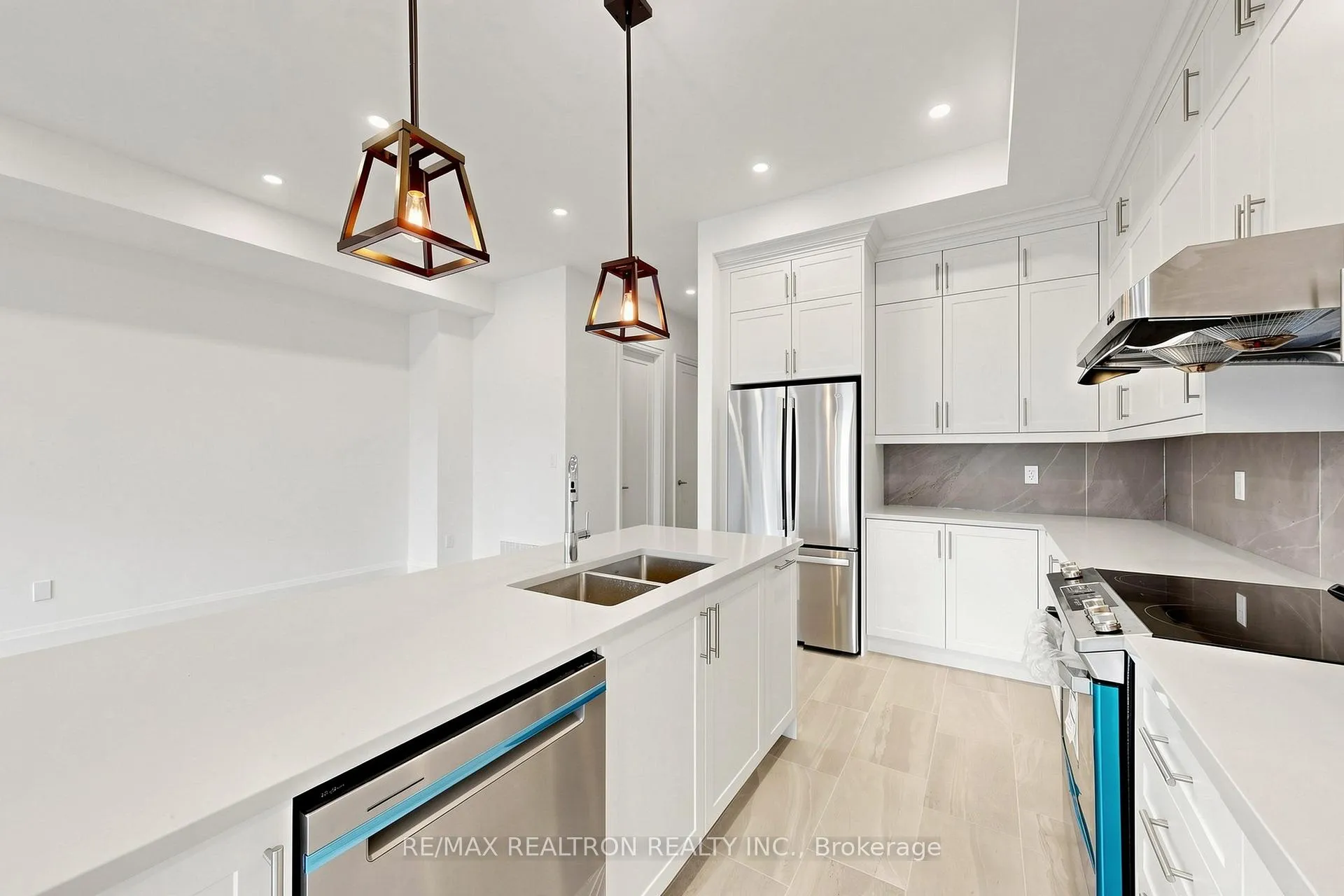 Photo 11 of 3320 Azam Way, Oakville, Glenorchy — HOMEH