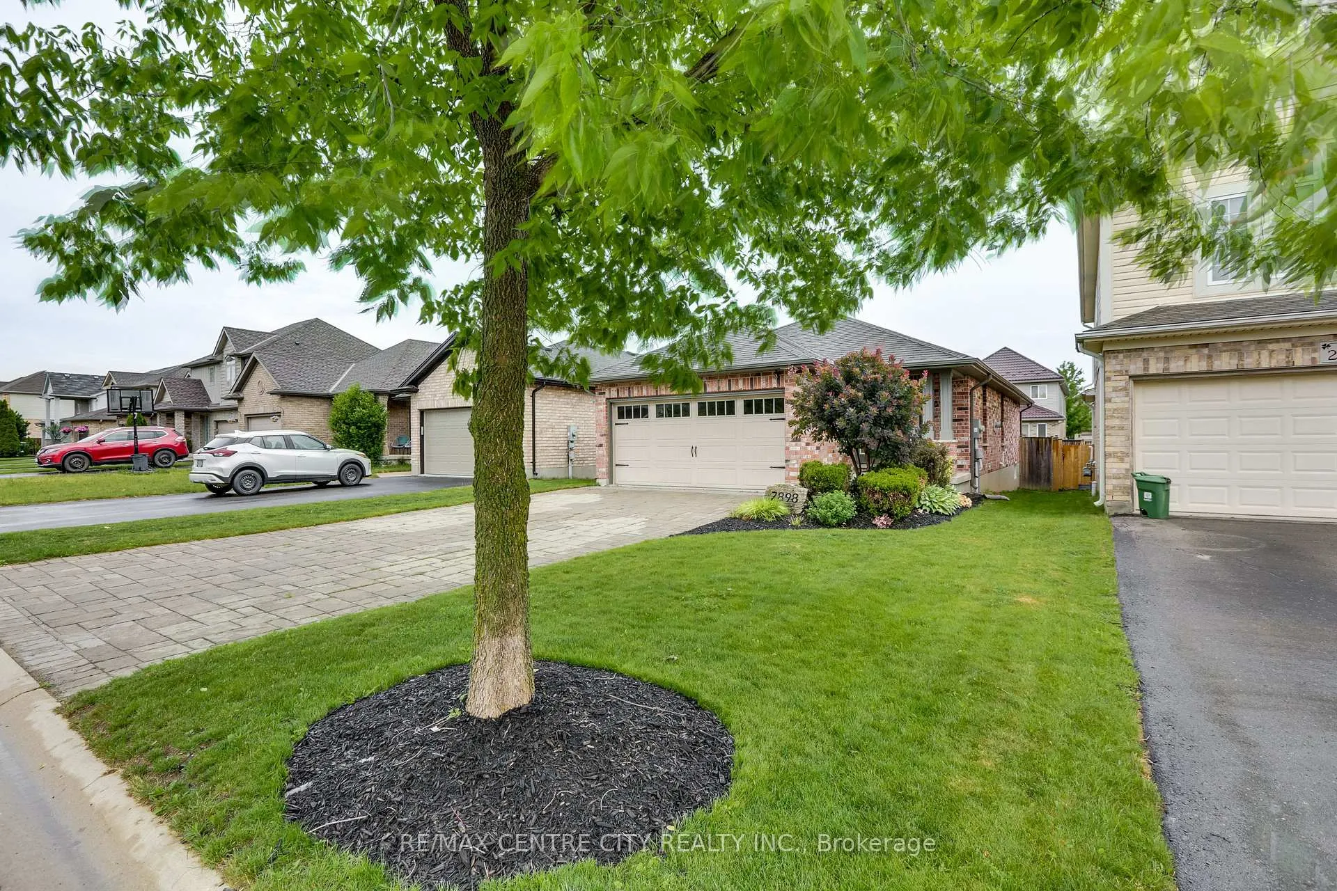 Photo 3 of 2898 Biddulph Street, London, South W — HOMEH