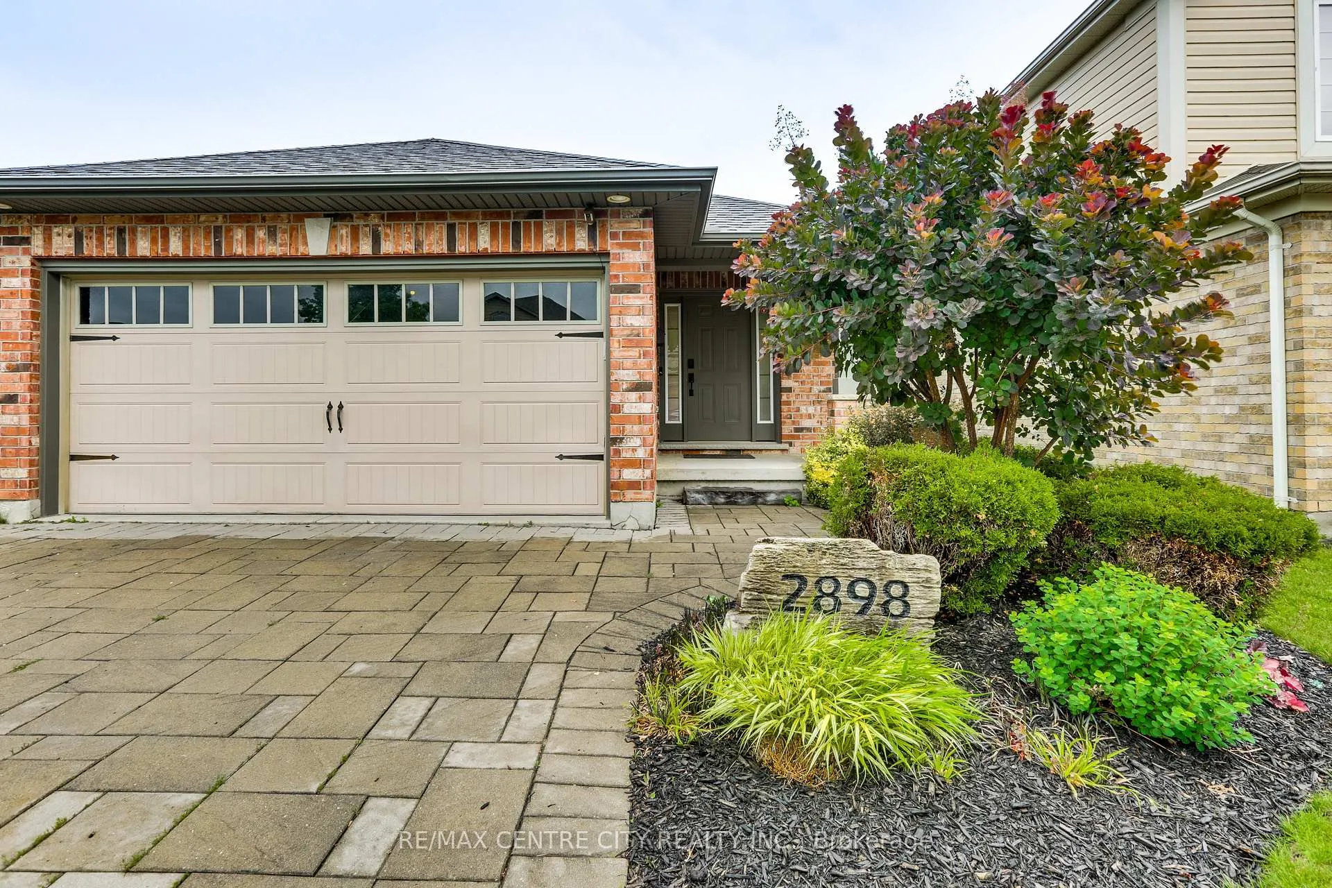 Photo 4 of 2898 Biddulph Street, London, South W — HOMEH