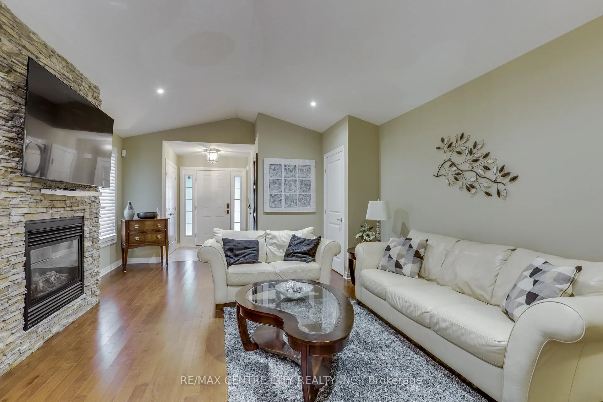Photo 11 of 2898 Biddulph Street, London, South W — HOMEH