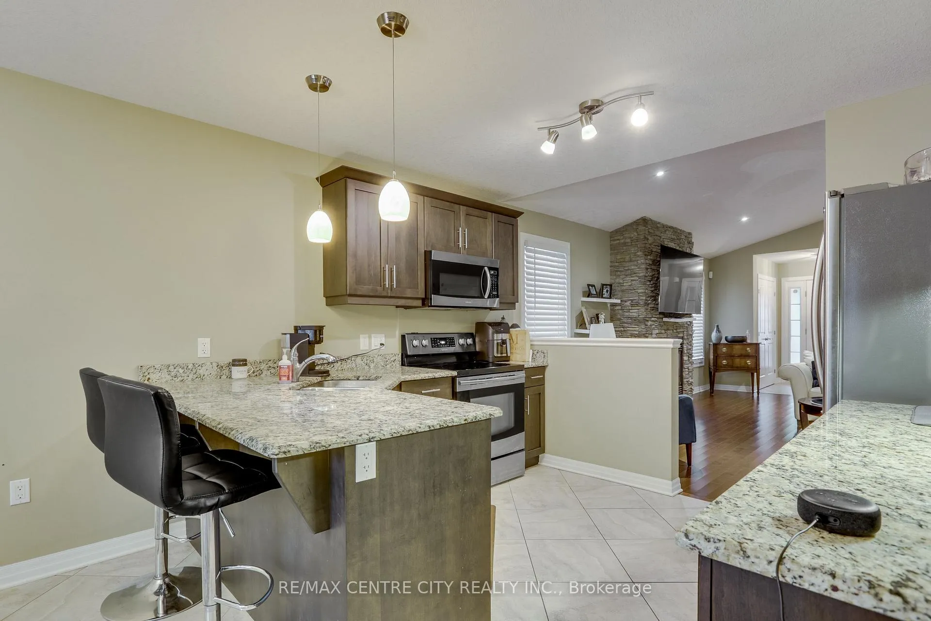 Photo 13 of 2898 Biddulph Street, London, South W — HOMEH