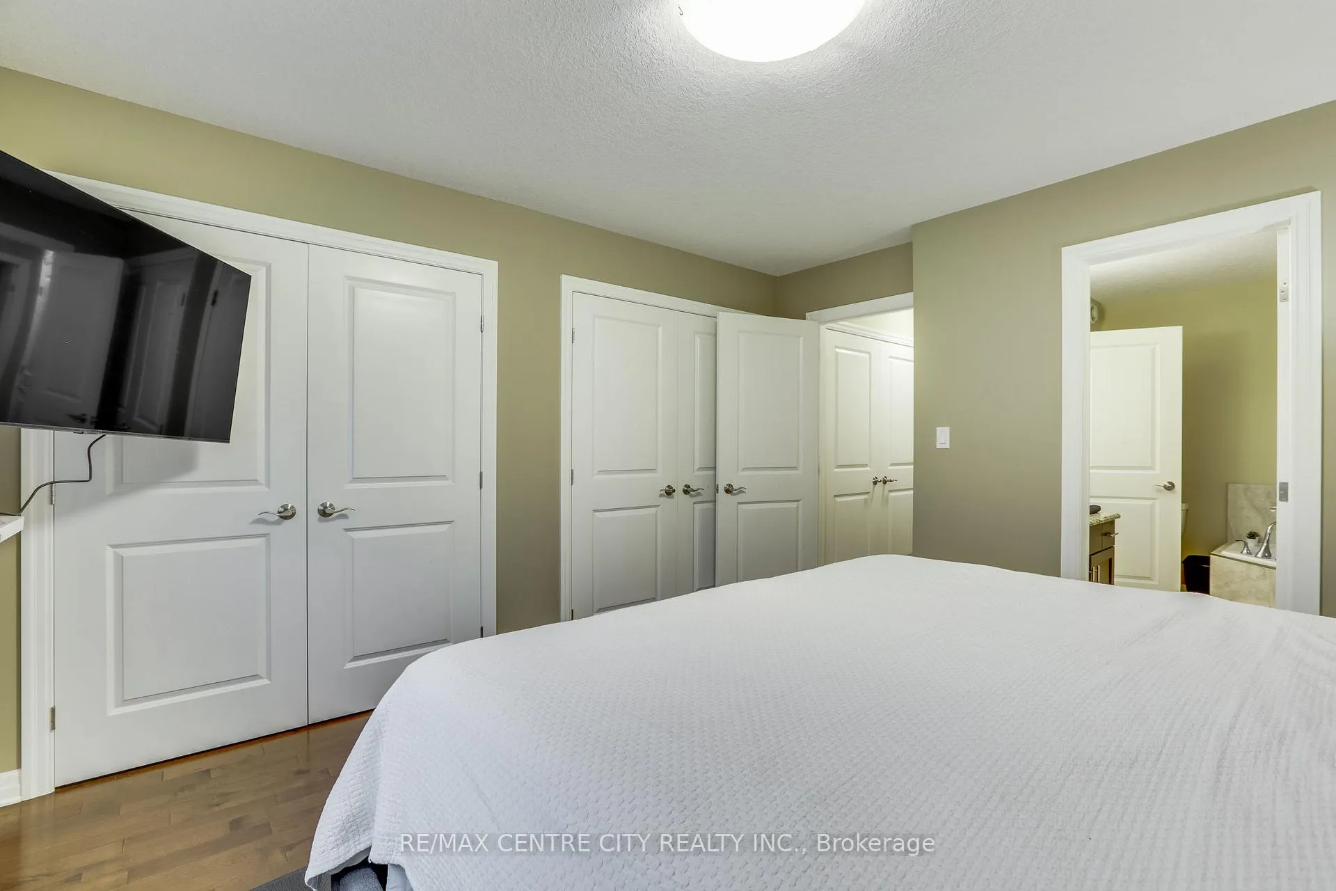 Photo 21 of 2898 Biddulph Street, London, South W — HOMEH