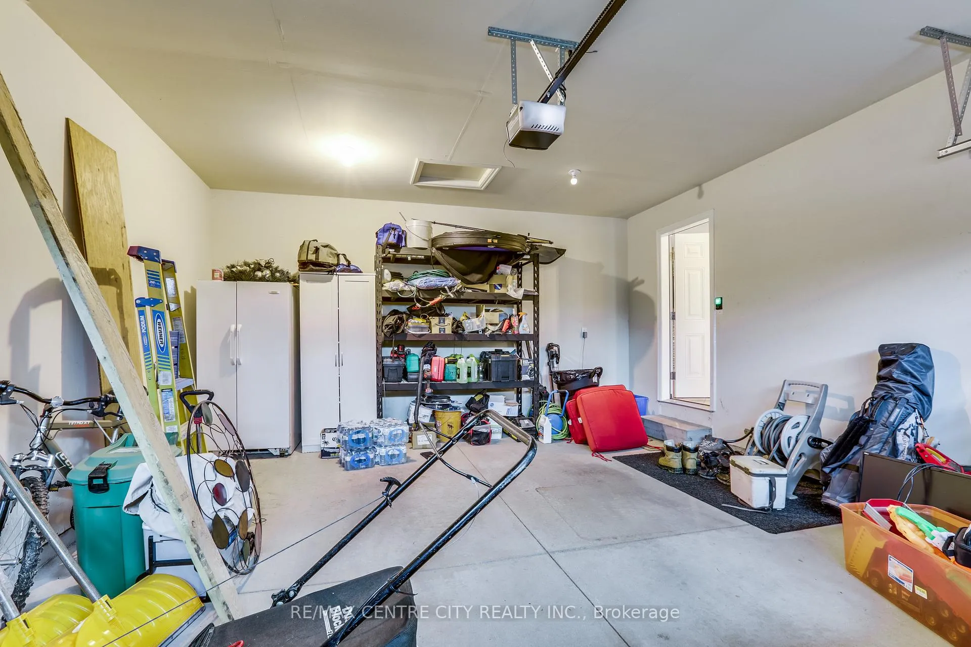 Photo 36 of 2898 Biddulph Street, London, South W — HOMEH