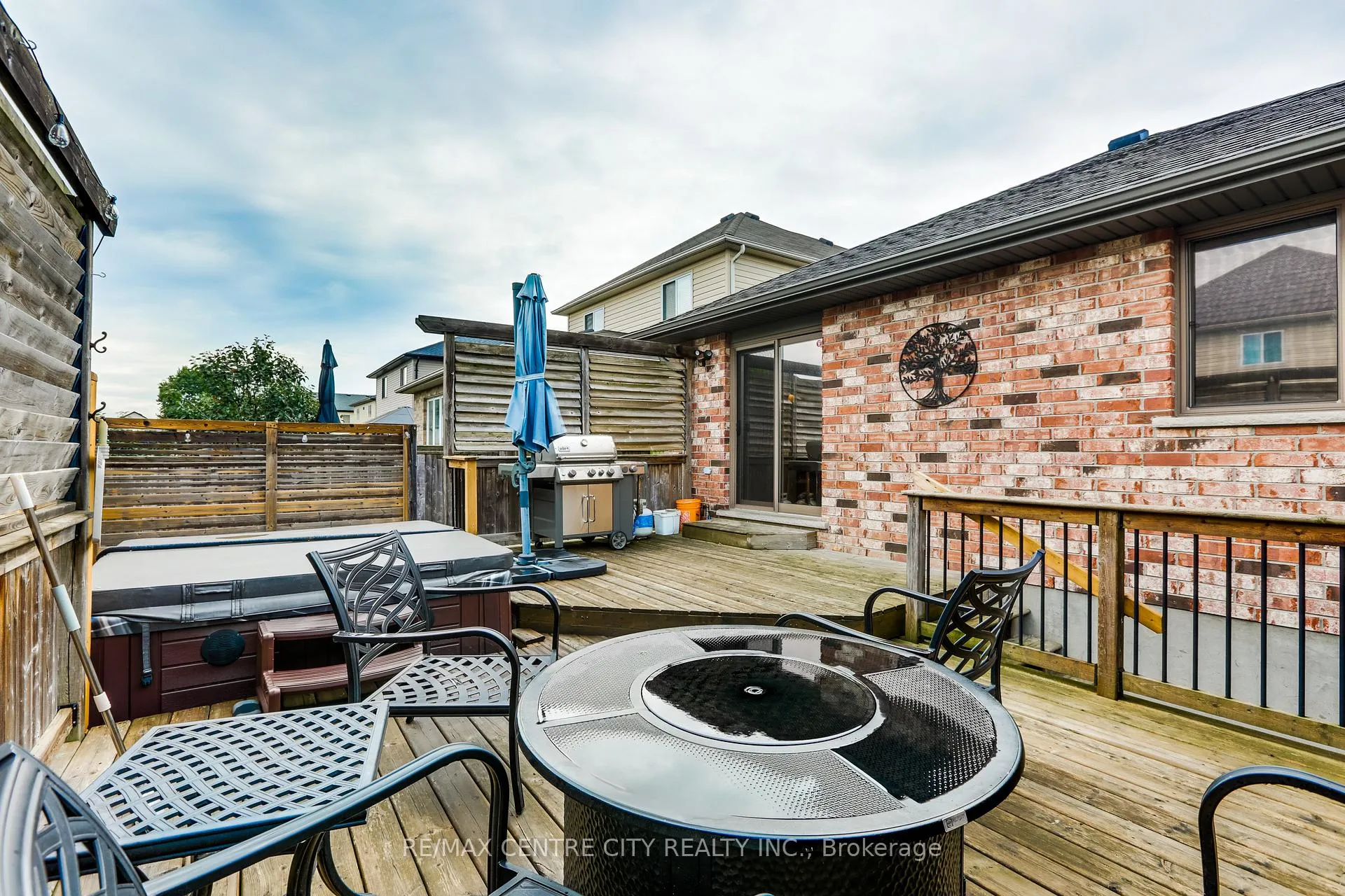 Photo 39 of 2898 Biddulph Street, London, South W — HOMEH