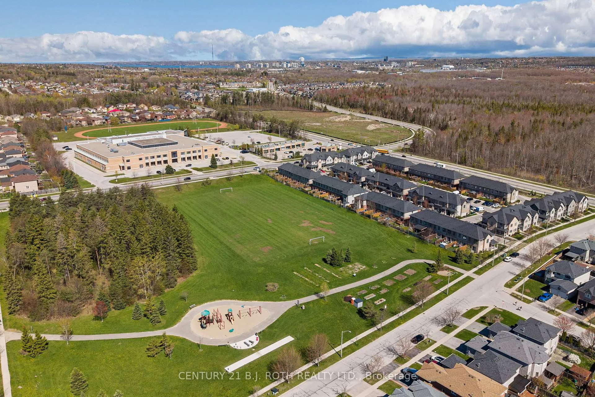 Photo 21 of 27 Cygnus Crescent, Barrie, Ardagh — HOMEH