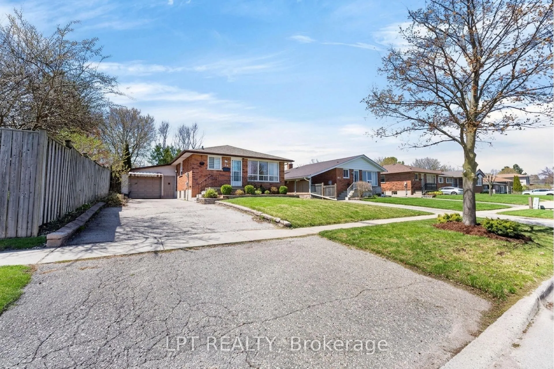Photo 4 of 340 Fairlawn Street, Oshawa, McLaughlin — HOMEH