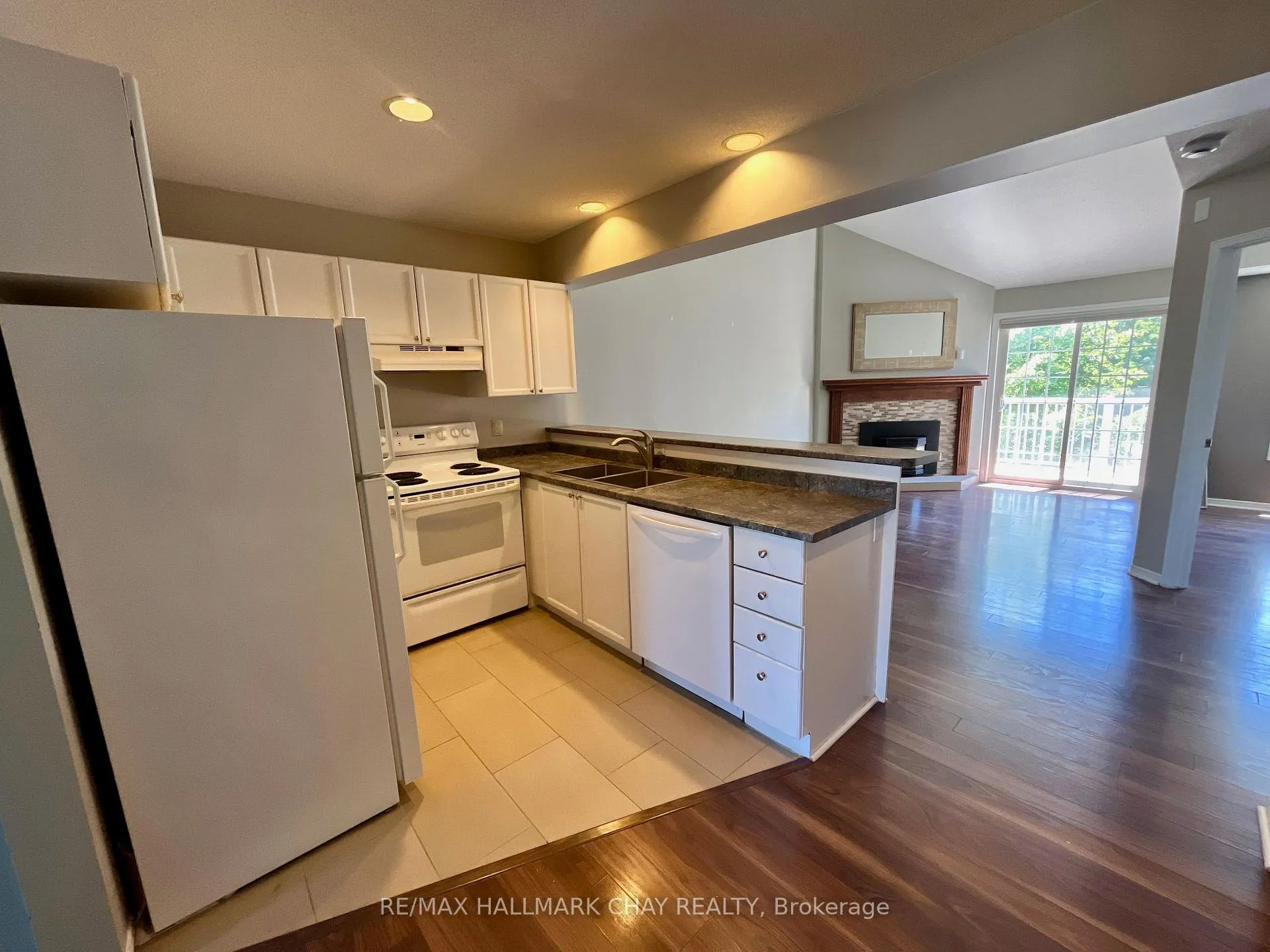Photo 4 of Unit 16, 162 Settlers Way, Blue Mountains — HOMEH