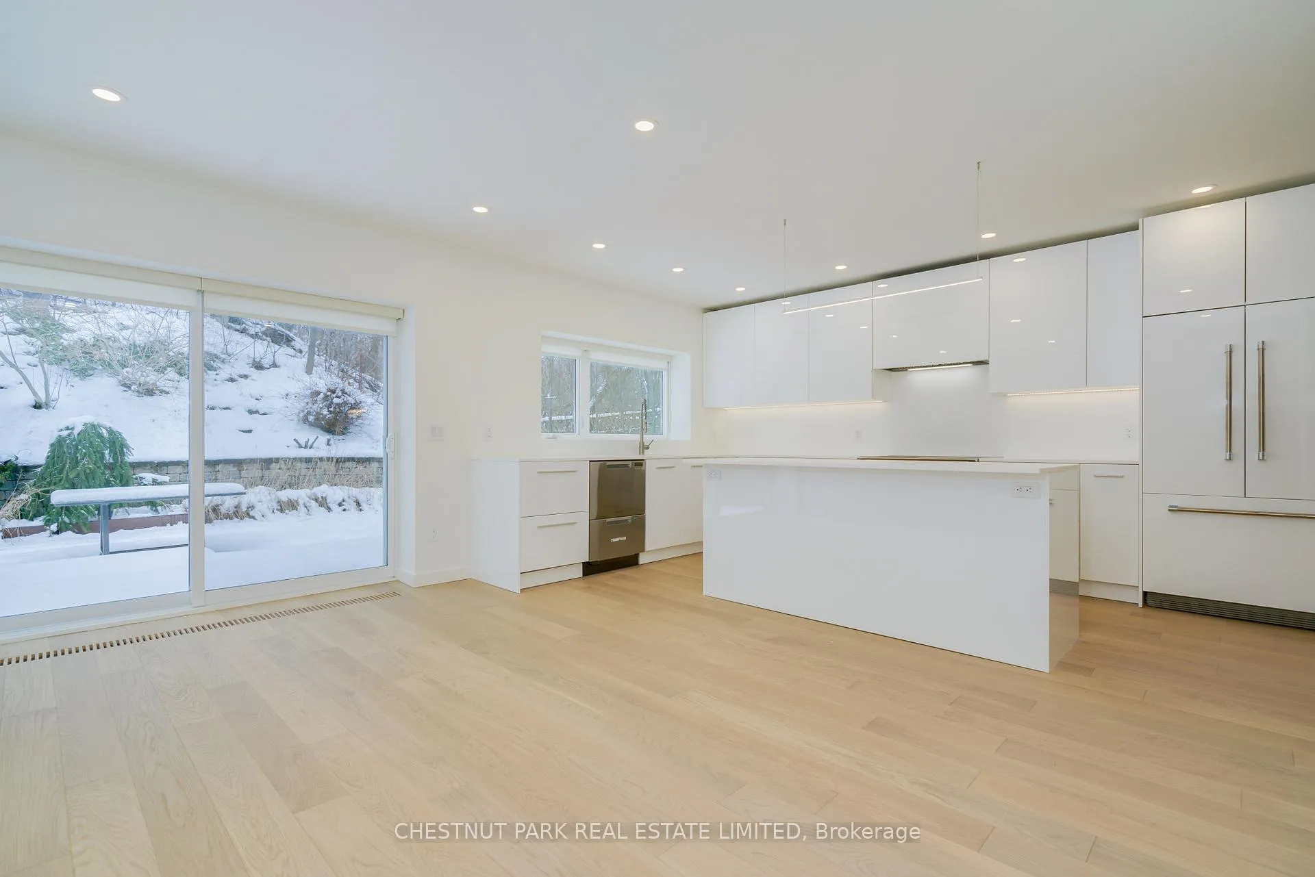 Photo 10 of 116 Boulton Drive, Toronto, Casa Loma — HOMEH