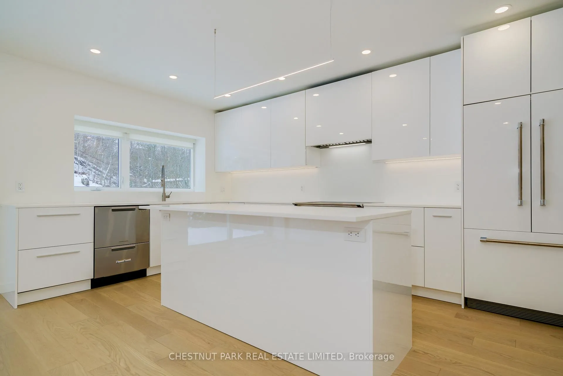 Photo 11 of 116 Boulton Drive, Toronto, Casa Loma — HOMEH