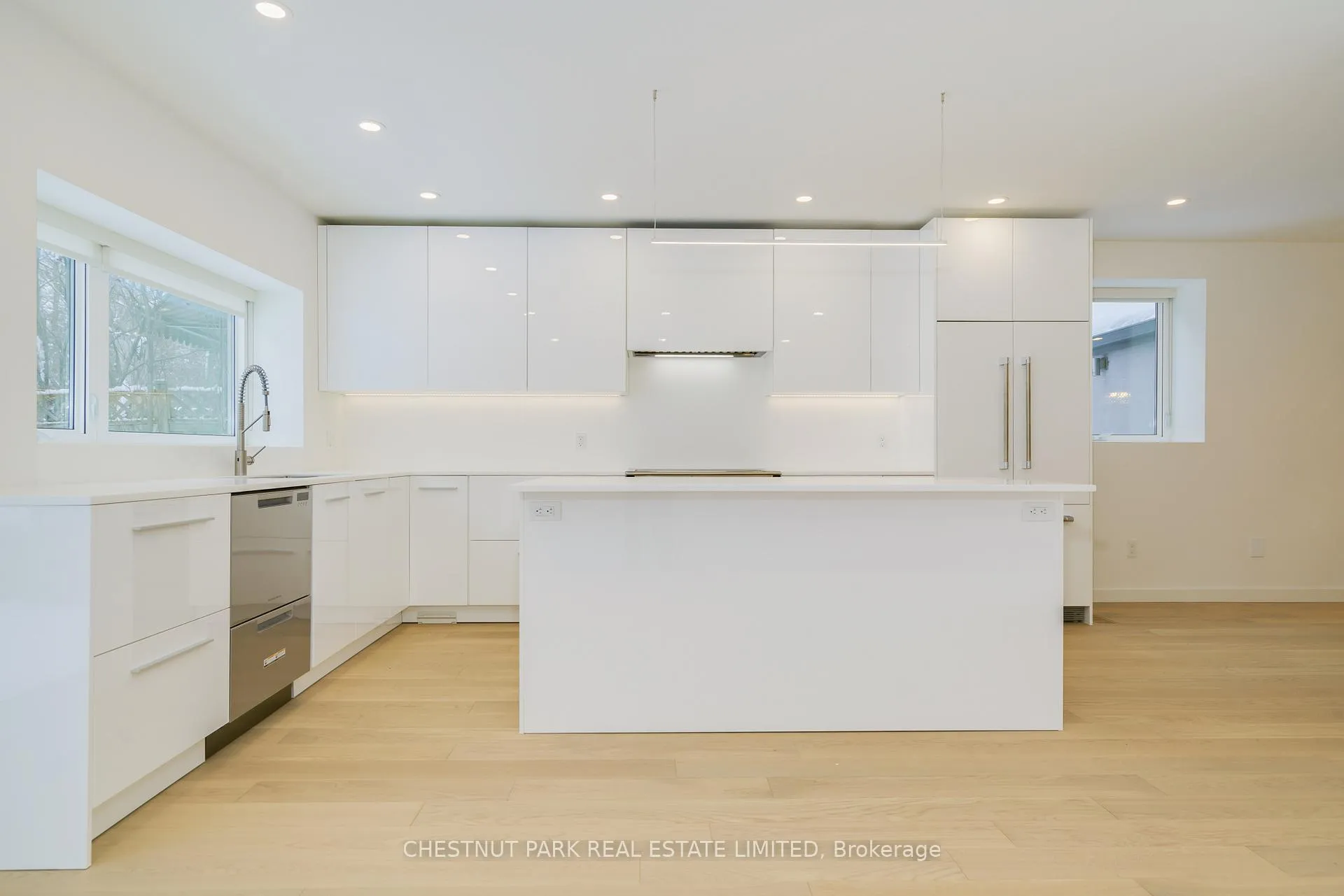 Photo 13 of 116 Boulton Drive, Toronto, Casa Loma — HOMEH
