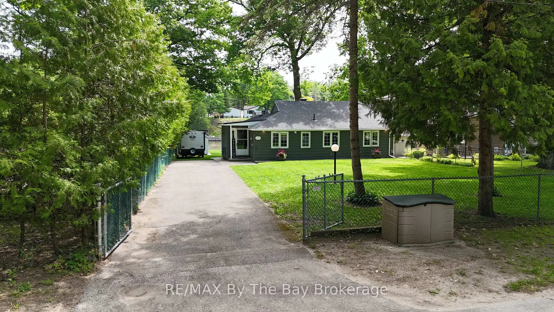 Photo 2 of 175 32nd Street S, Wasaga Beach — HOMEH