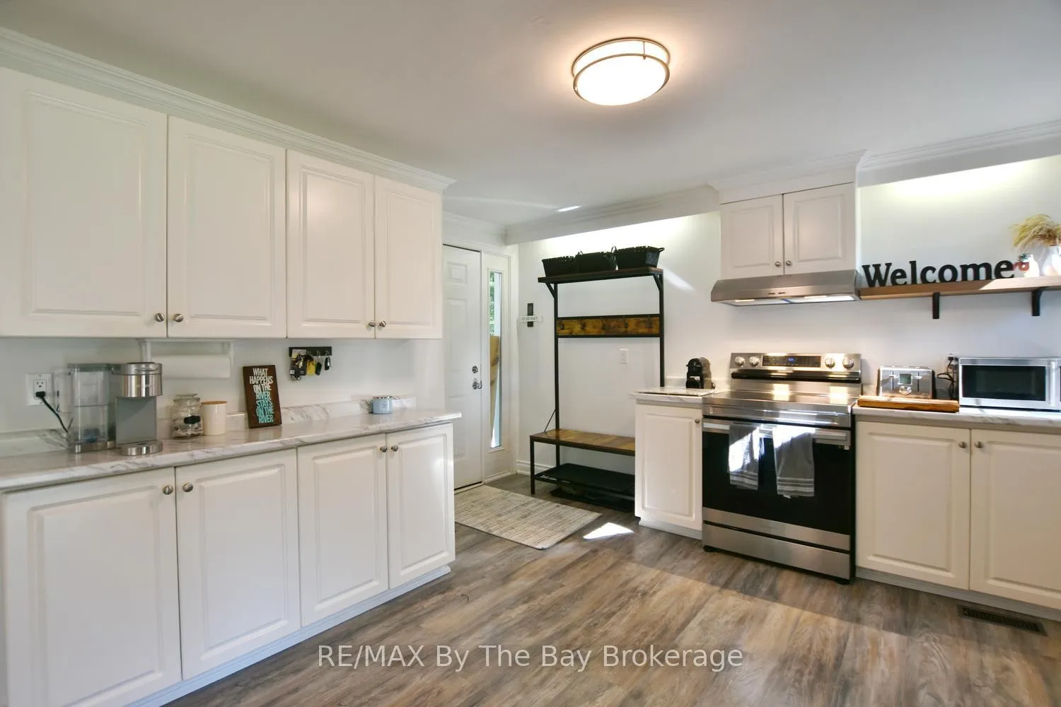 Photo 4 of 175 32nd Street S, Wasaga Beach — HOMEH