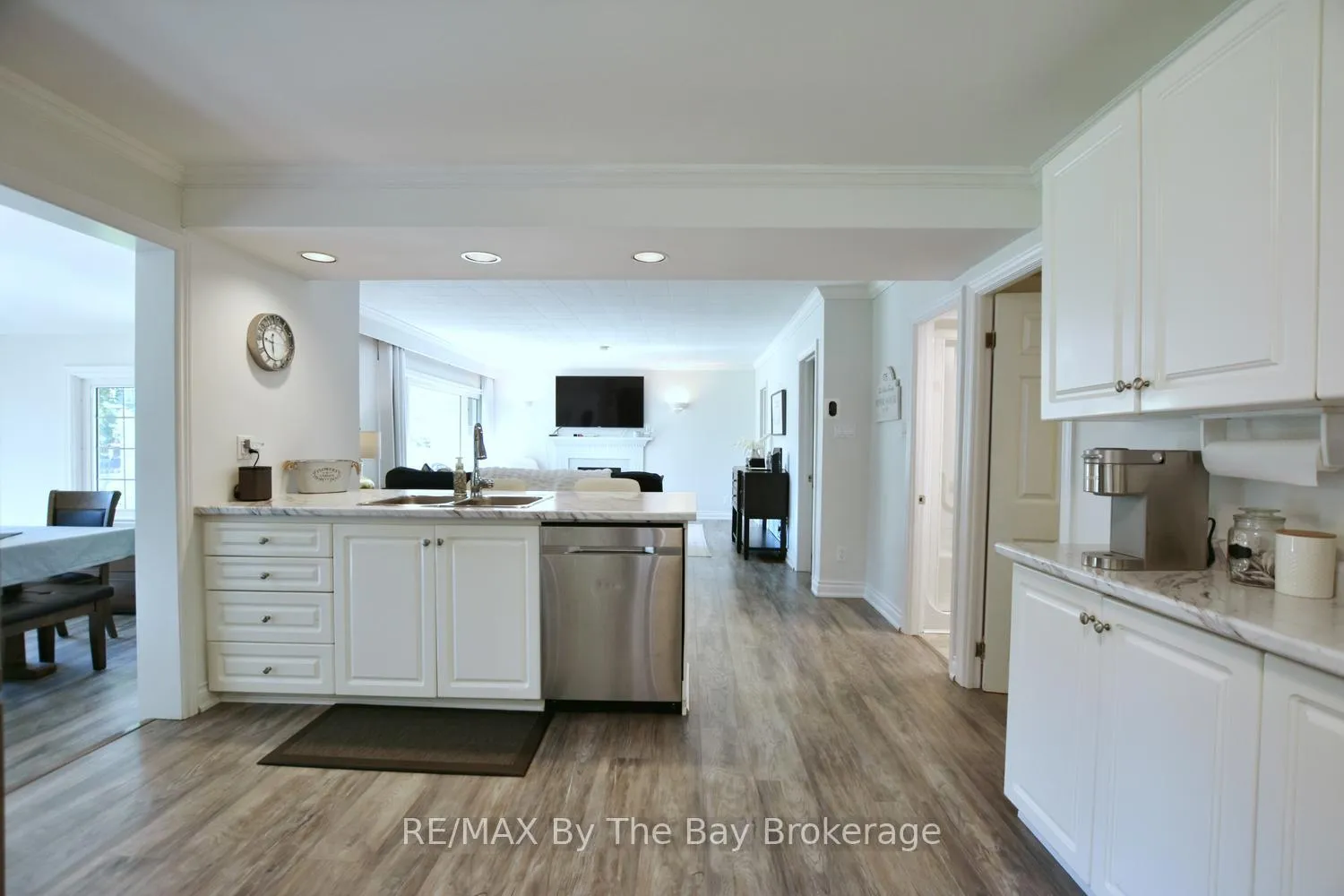 Photo 11 of 175 32nd Street S, Wasaga Beach — HOMEH