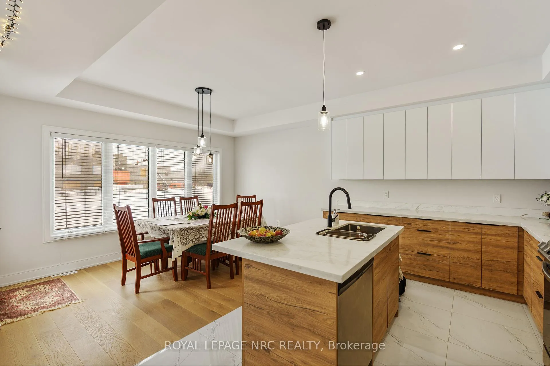Photo 19 of 7384 Splendour Drive, Niagara Falls, Brown — HOMEH