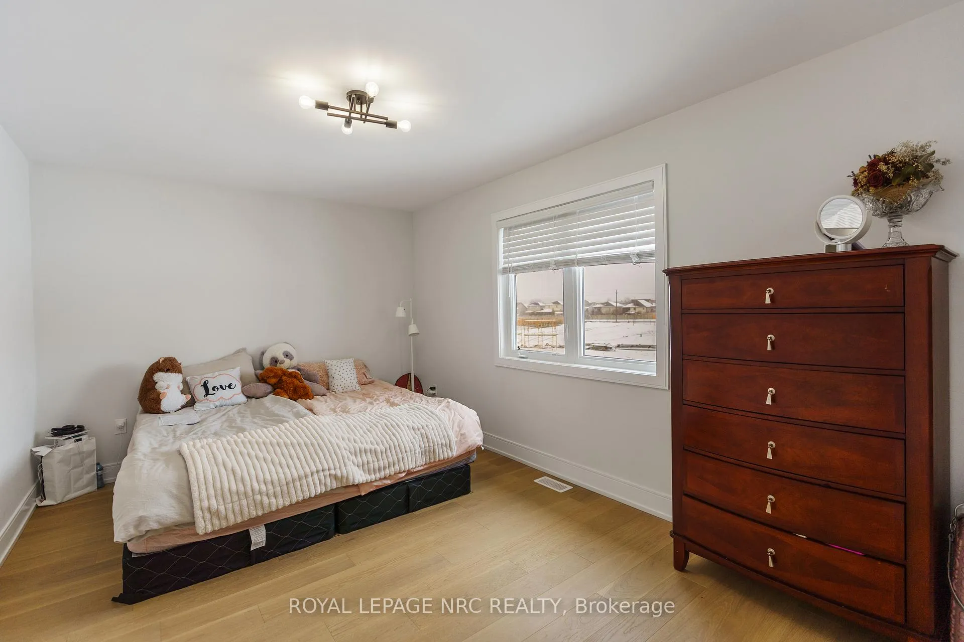 Photo 30 of 7384 Splendour Drive, Niagara Falls, Brown — HOMEH