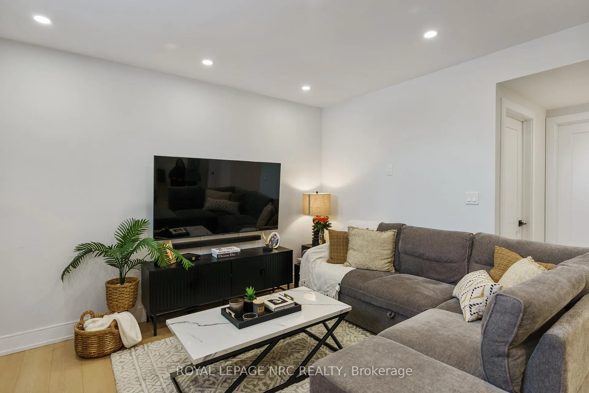 Photo 34 of 7384 Splendour Drive, Niagara Falls, Brown — HOMEH