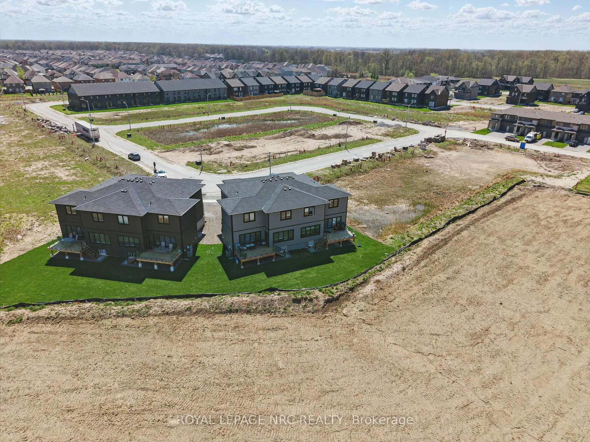 Photo 48 of 7384 Splendour Drive, Niagara Falls, Brown — HOMEH