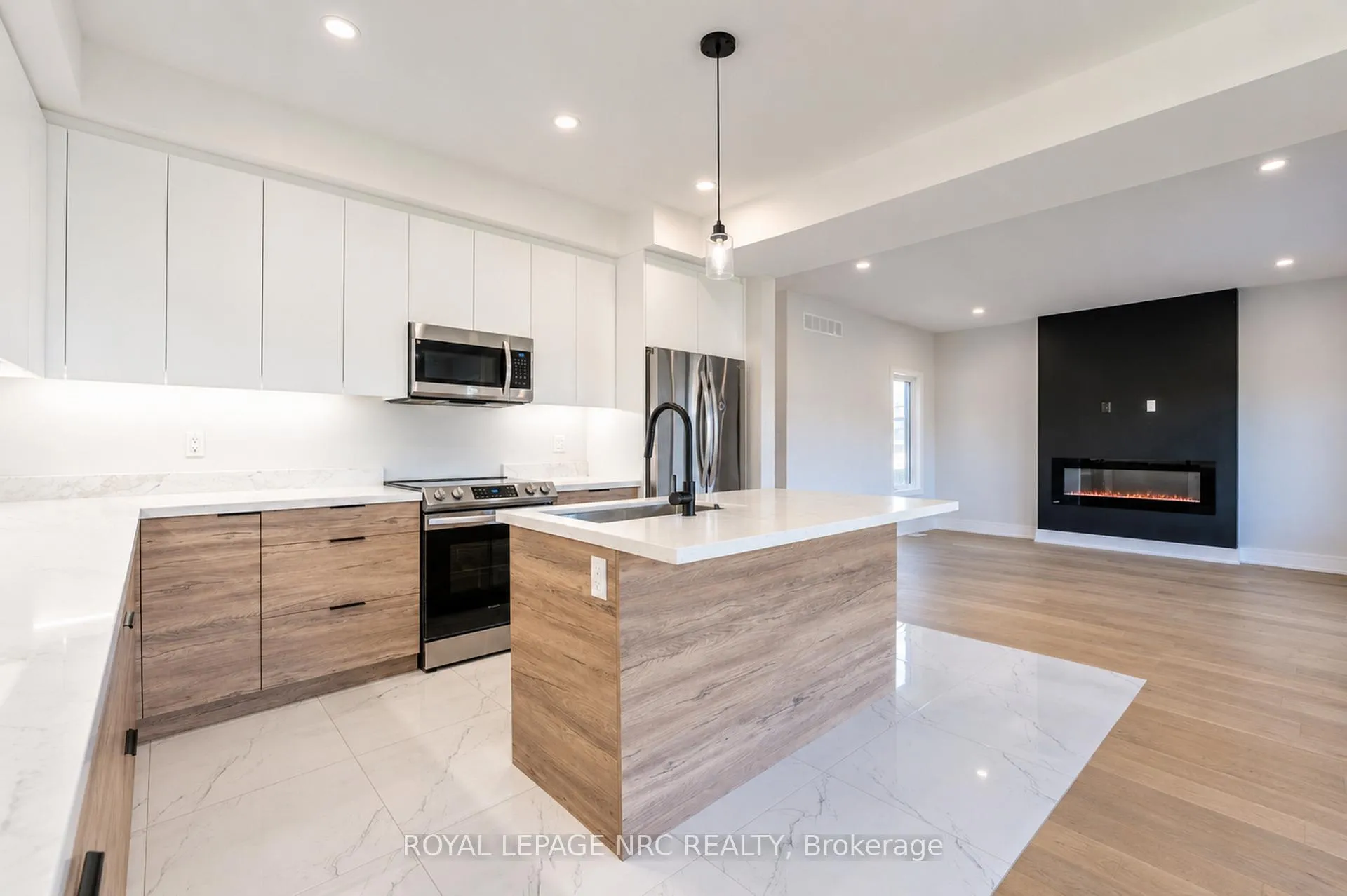 Photo 21 of 7384 Splendour Drive, Niagara Falls, Brown — HOMEH