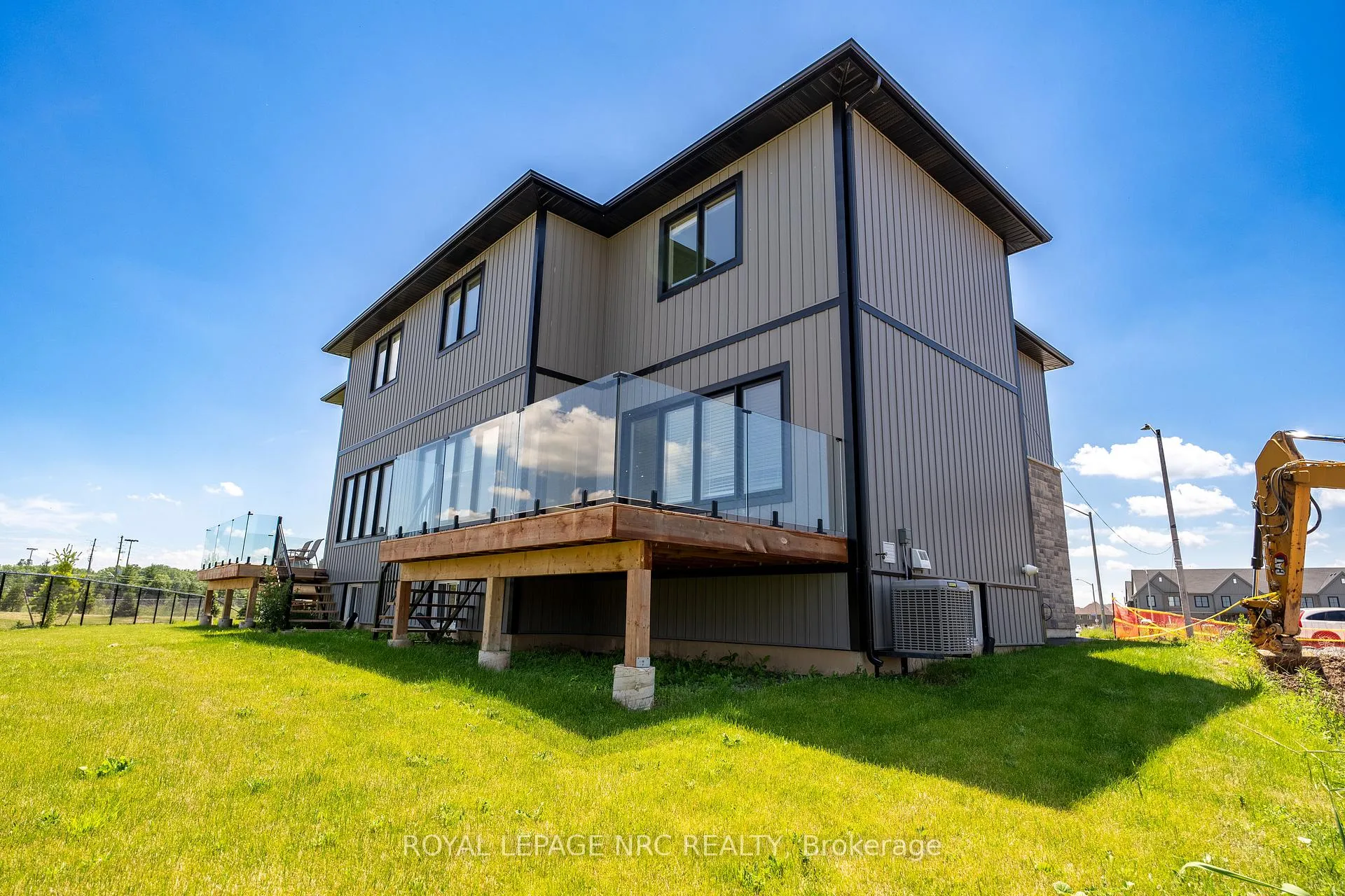 Photo 45 of 7384 Splendour Drive, Niagara Falls, Brown — HOMEH