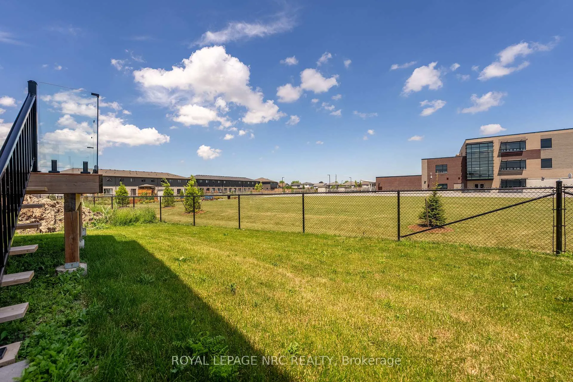 Photo 47 of 7384 Splendour Drive, Niagara Falls, Brown — HOMEH